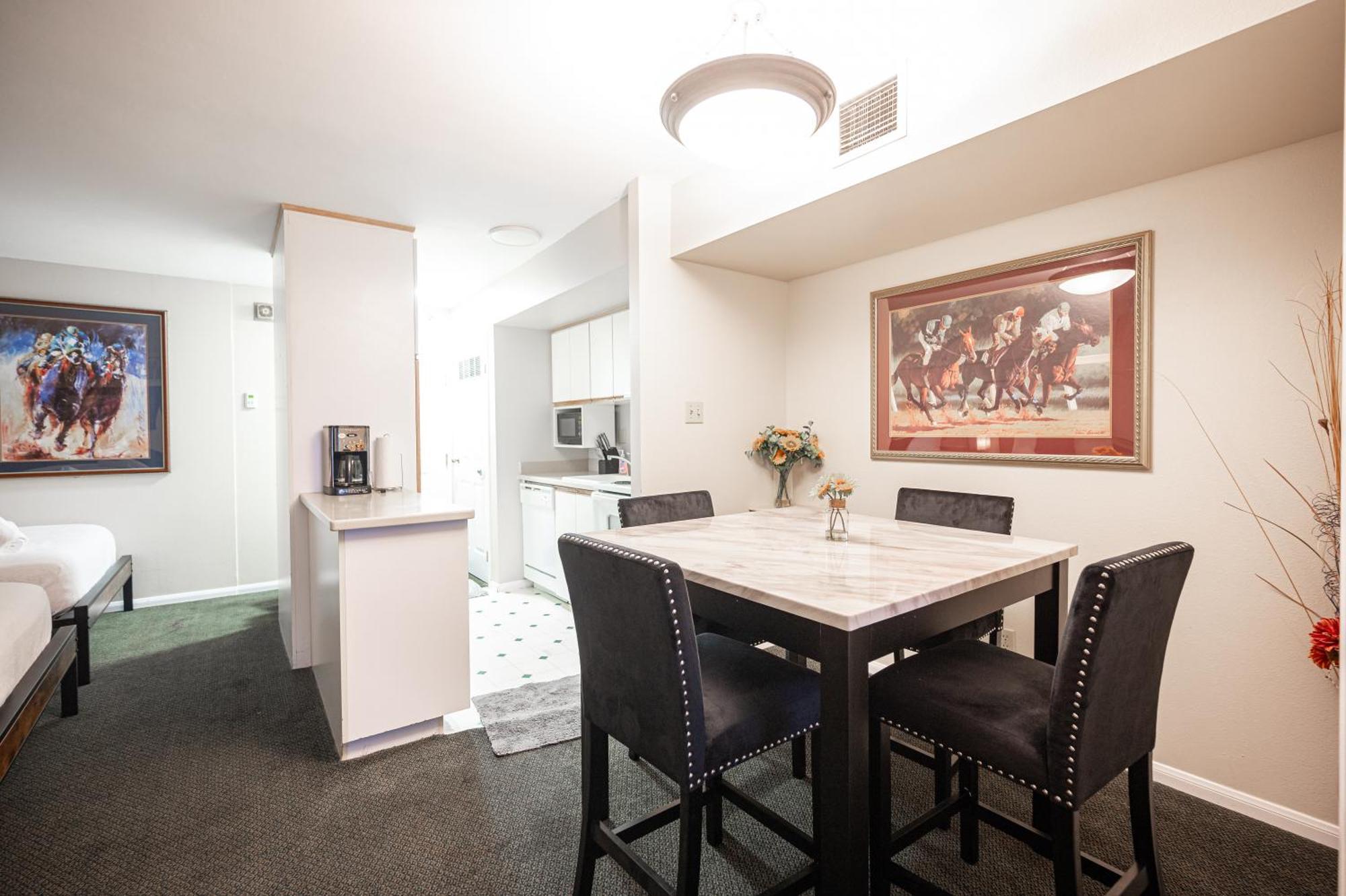 Apartment Penthouse On The Strip - 6 Comfy Beds!!!