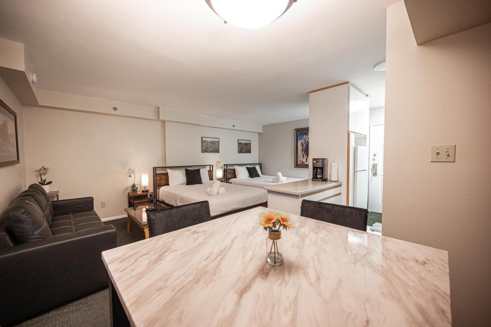 Penthouse On The Strip - 6 Comfy Beds!!! *