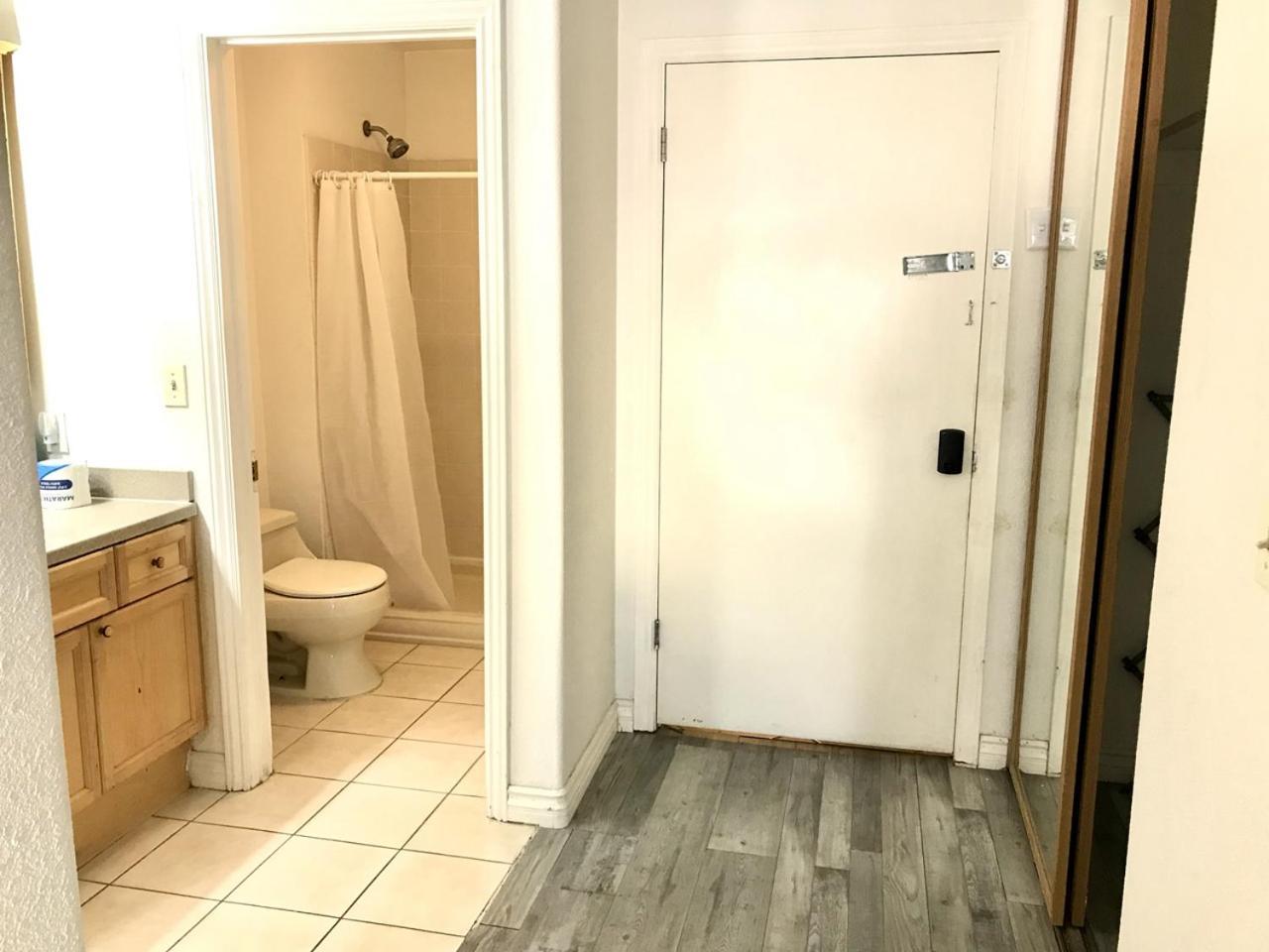 Super Bedroom With Private Bathroom 5 *