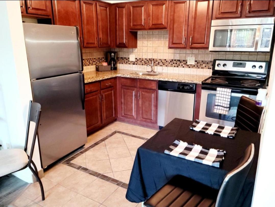 Holiday home Staycation Near Flamingo Road