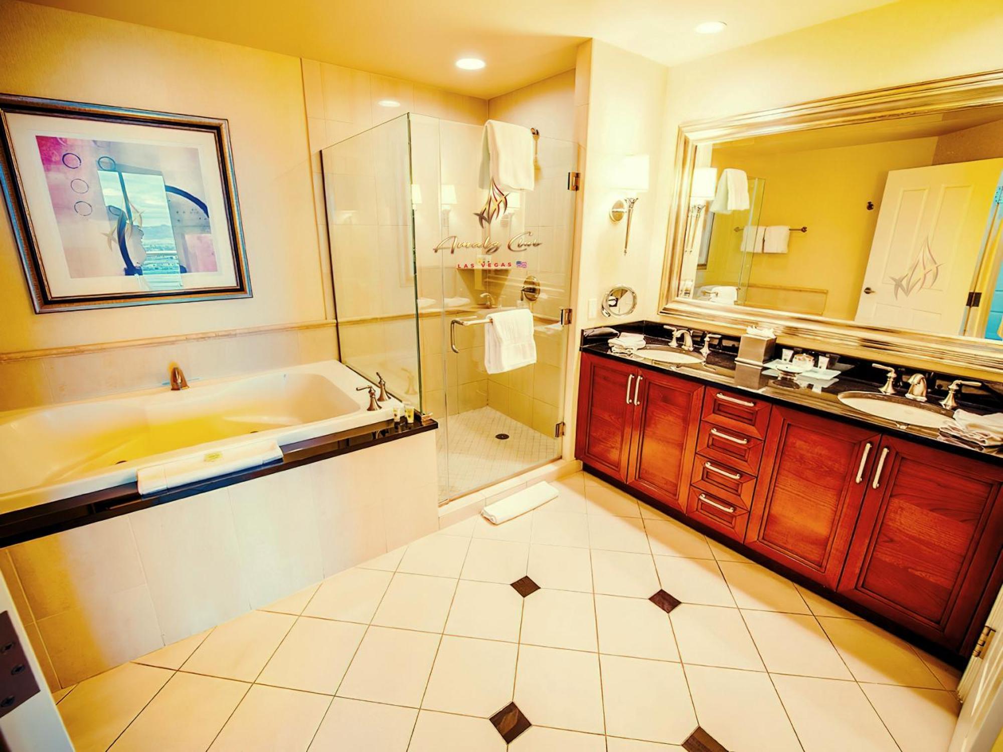 Amalz 2 Bedroom 3 Bathroom Balcony At Mgm Signature ! Vegas Aparthotel Las Vegas