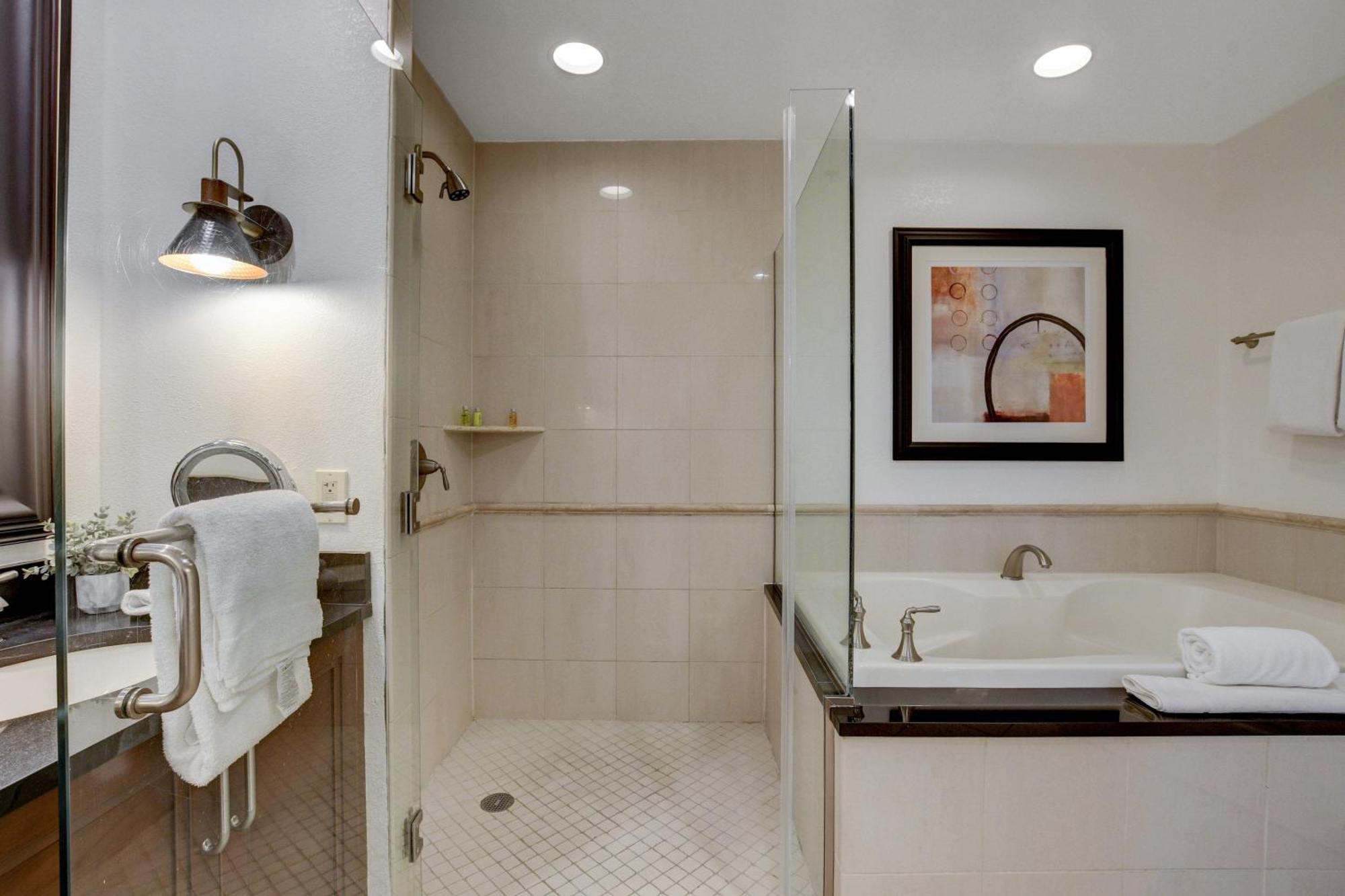 Jewel W/balcony Mgm Signature * 23rd Floor* Strip View Las Vegas