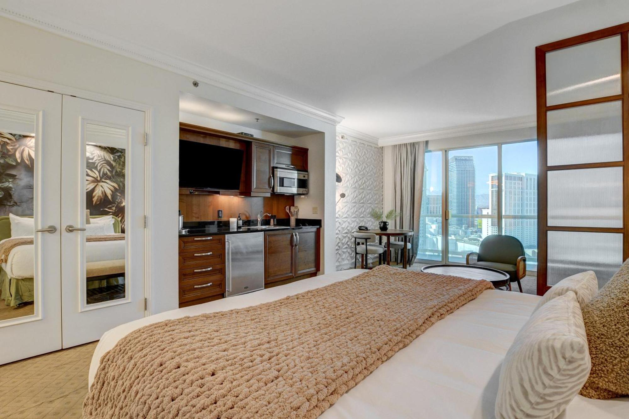 Jewel W/balcony Mgm Signature * 23rd Floor* Strip View * Las Vegas