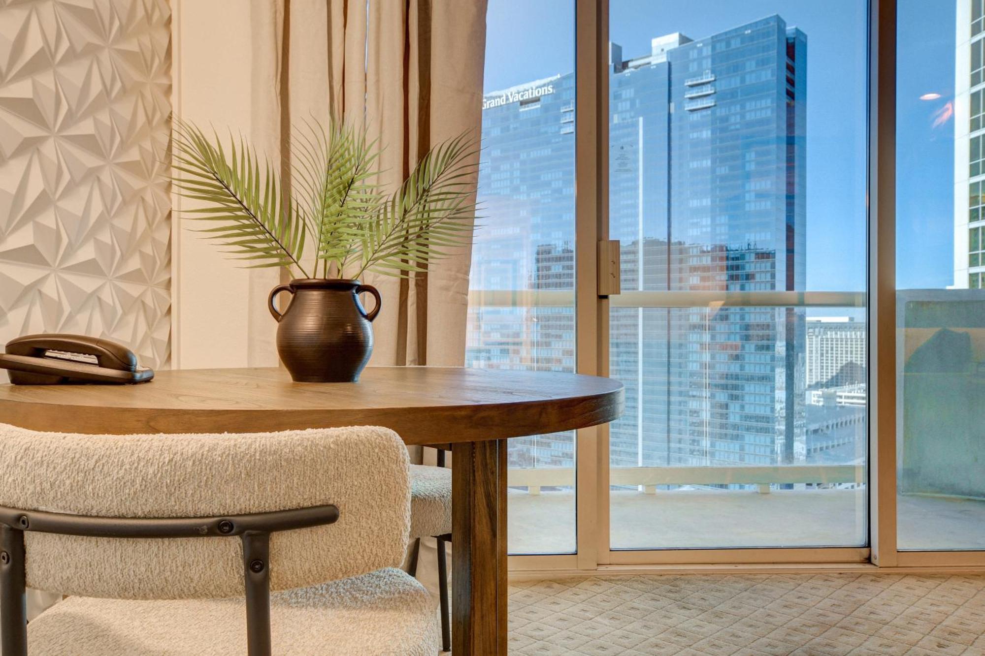 Jewel W/balcony Mgm Signature * 23rd Floor* Strip View Las Vegas
