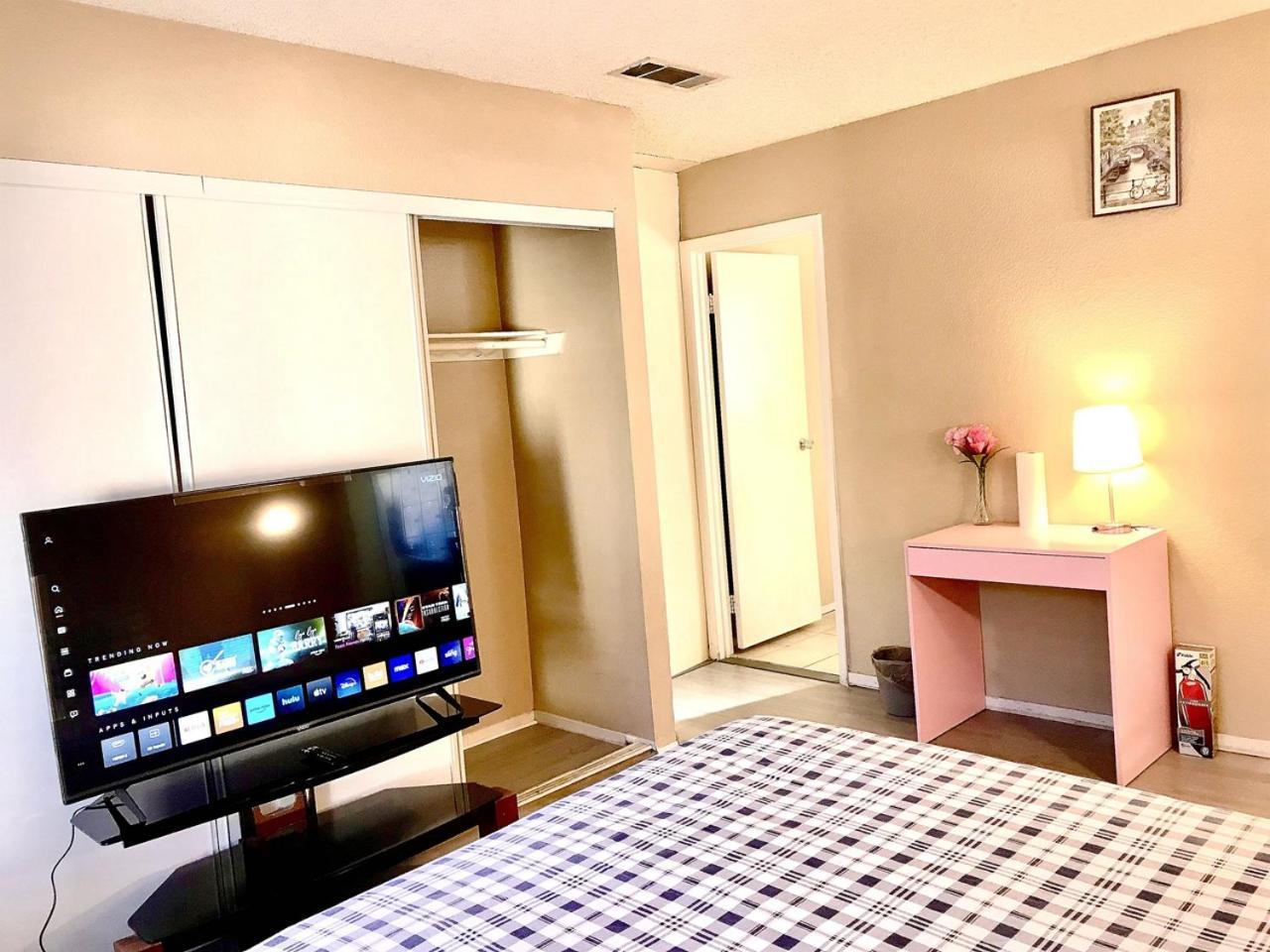 Independent Bedroom With Private Bathroom#2 Guest house Las Vegas
