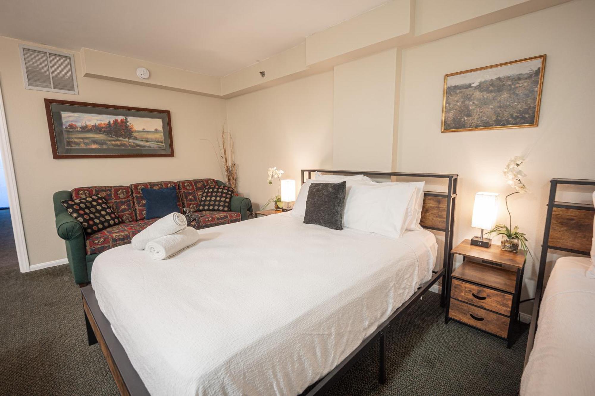 Penthouse On The Strip - 6 Comfy Beds!!!