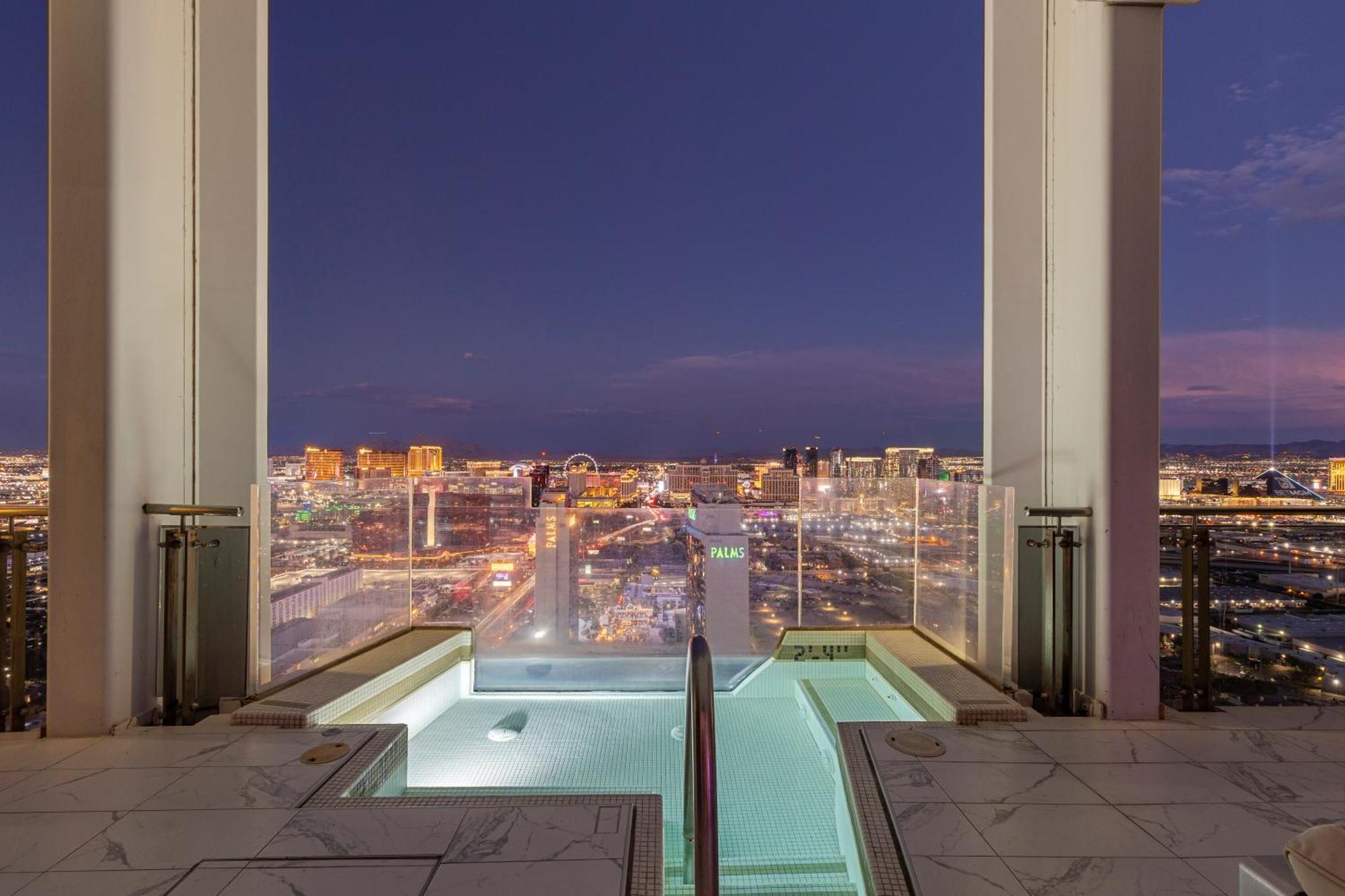 Aparthotel Stripviewsuites Ultimate Luxury Penthouses Full Strip View & Balcony