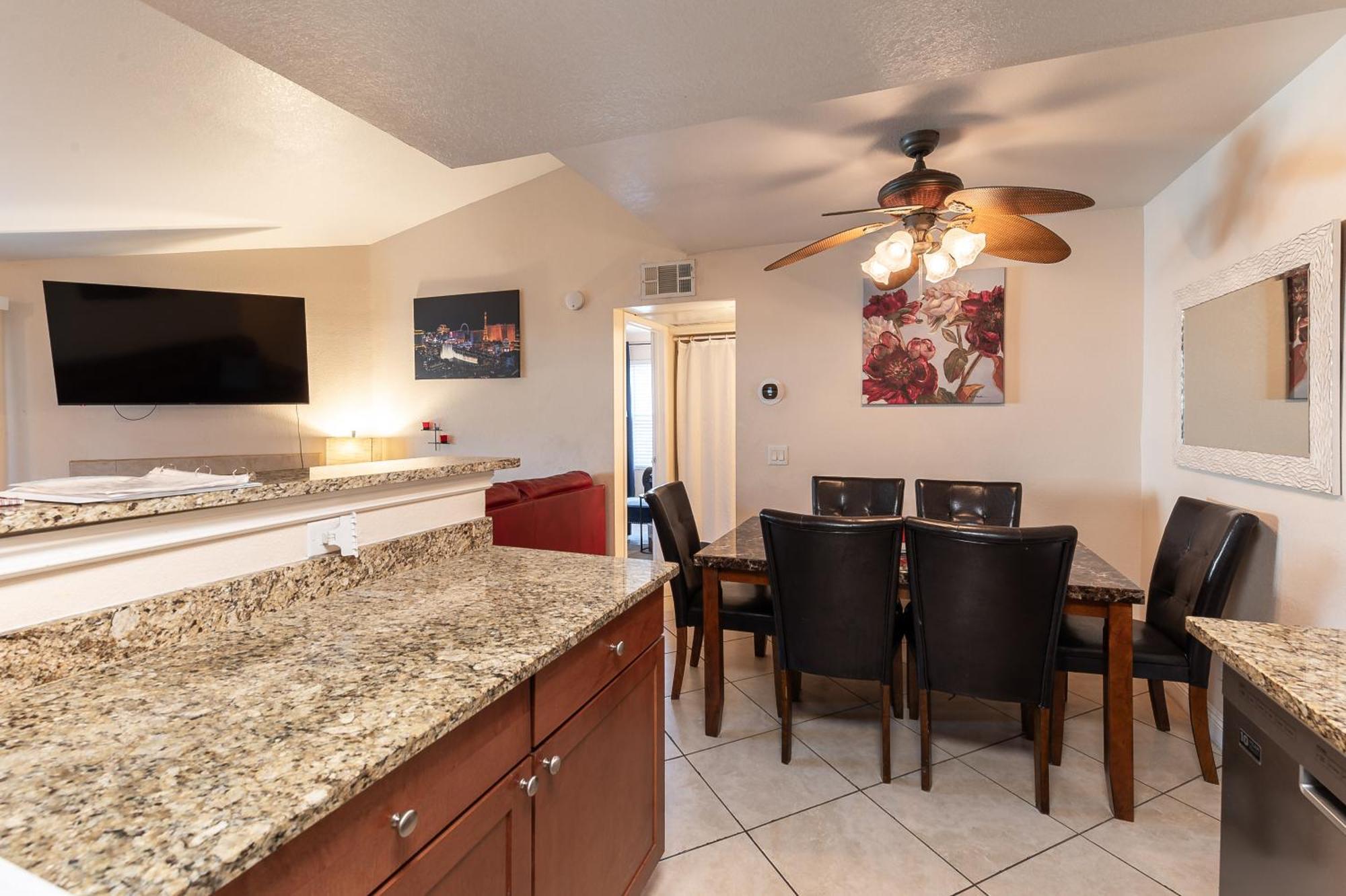 Rio-adjacent 2br Pool, Gym, Free Parking Apartment Las Vegas