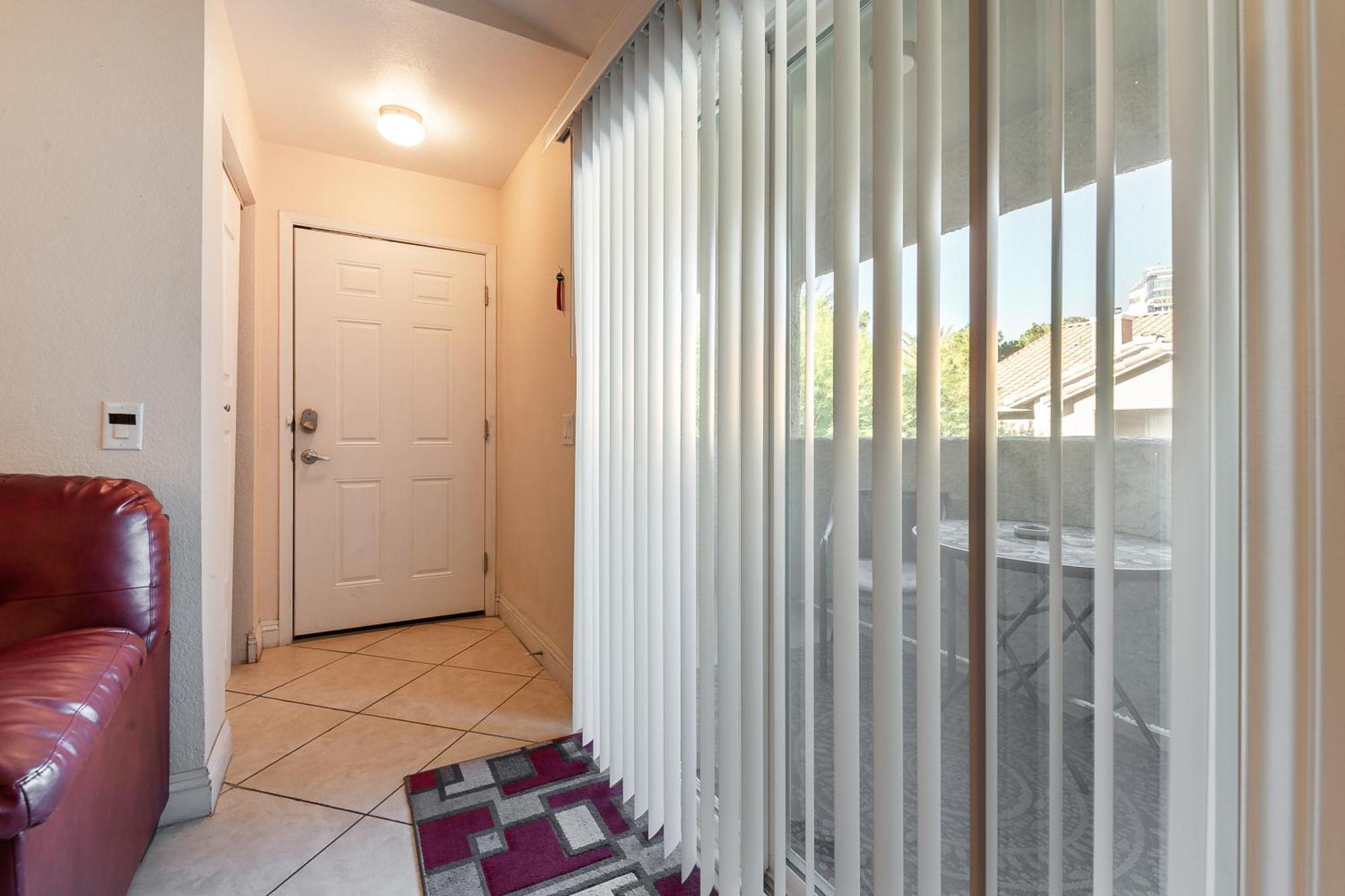 Rio-adjacent 2br Pool, Gym, Free Parking Las Vegas