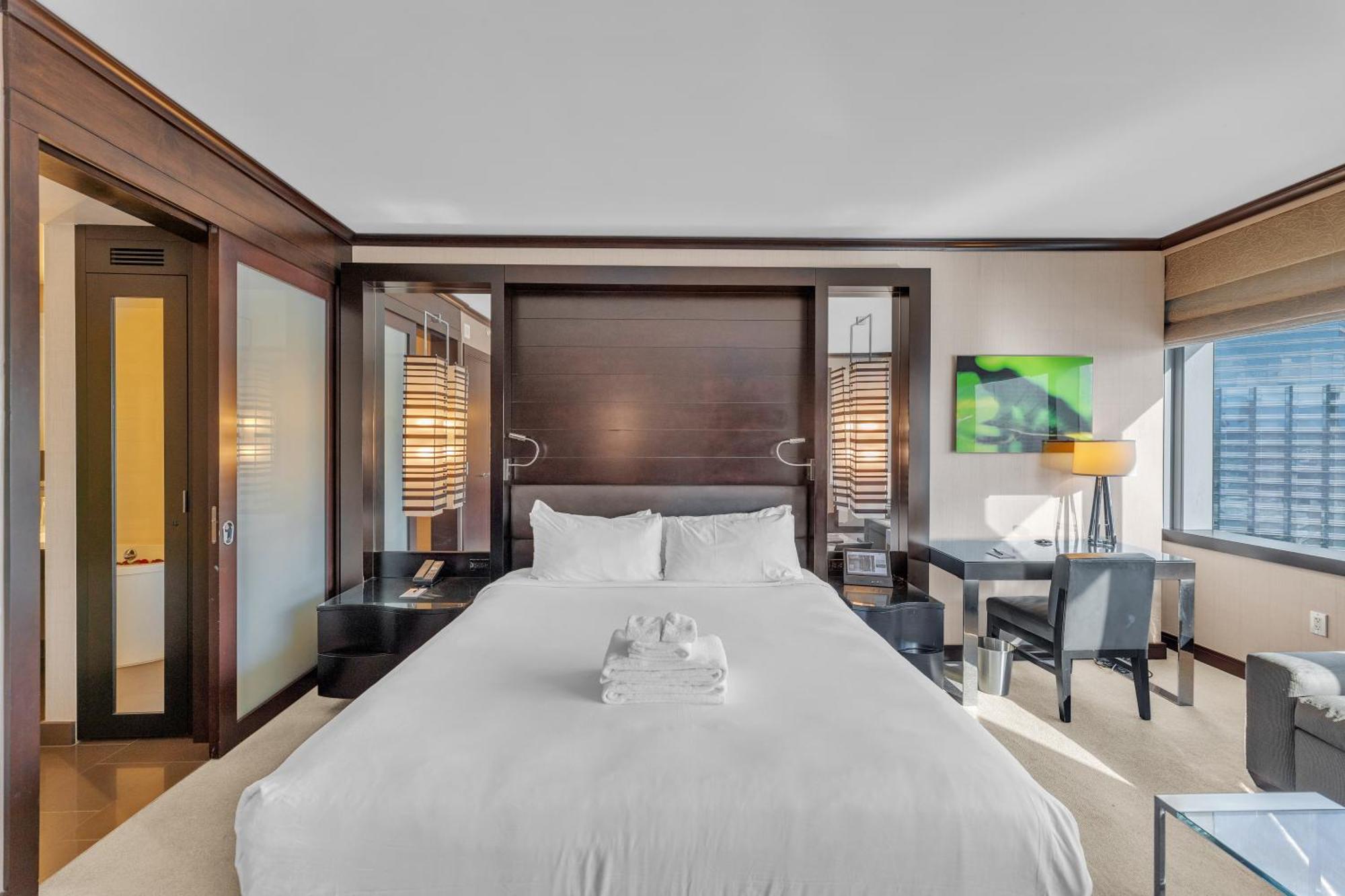 Vdara Premium * Free Valet Parking * Las Vegas