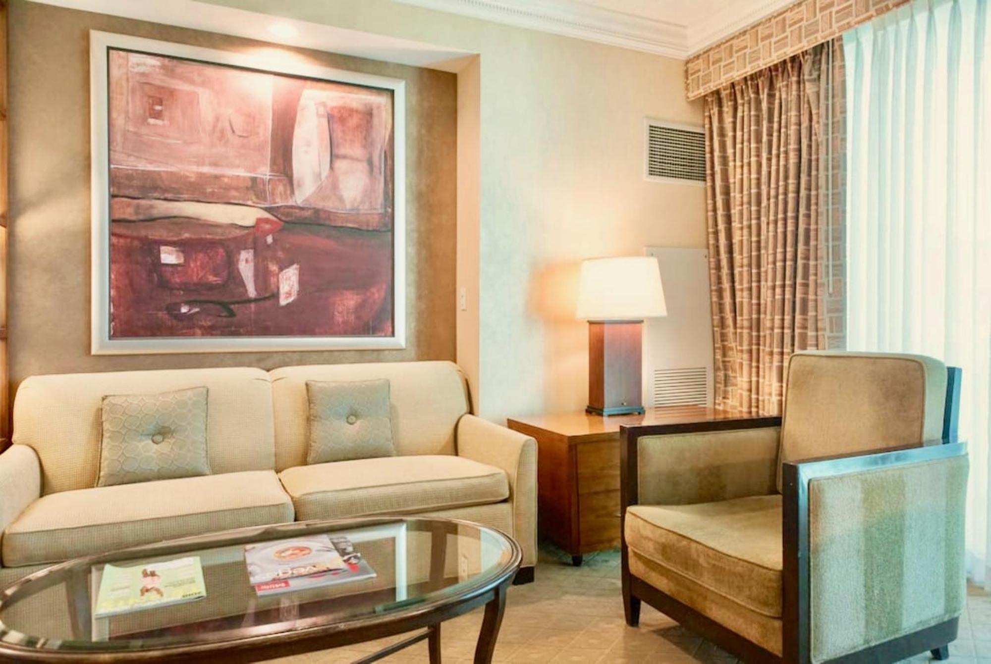 Strip View Balcony Suites - No Fee ! * Las Vegas