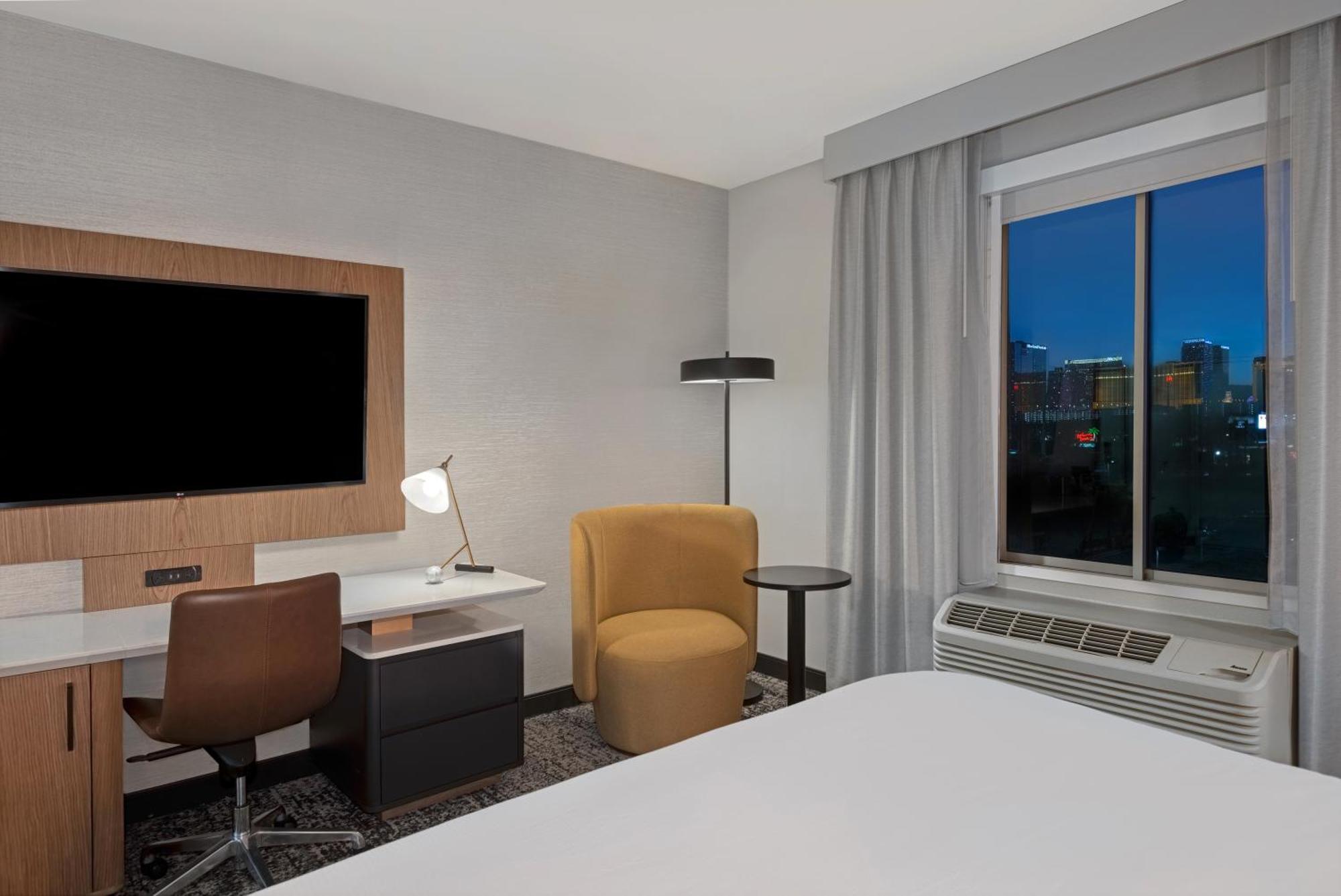 Hotel Doubletree By Hilton Vegas East Flamingo 4*