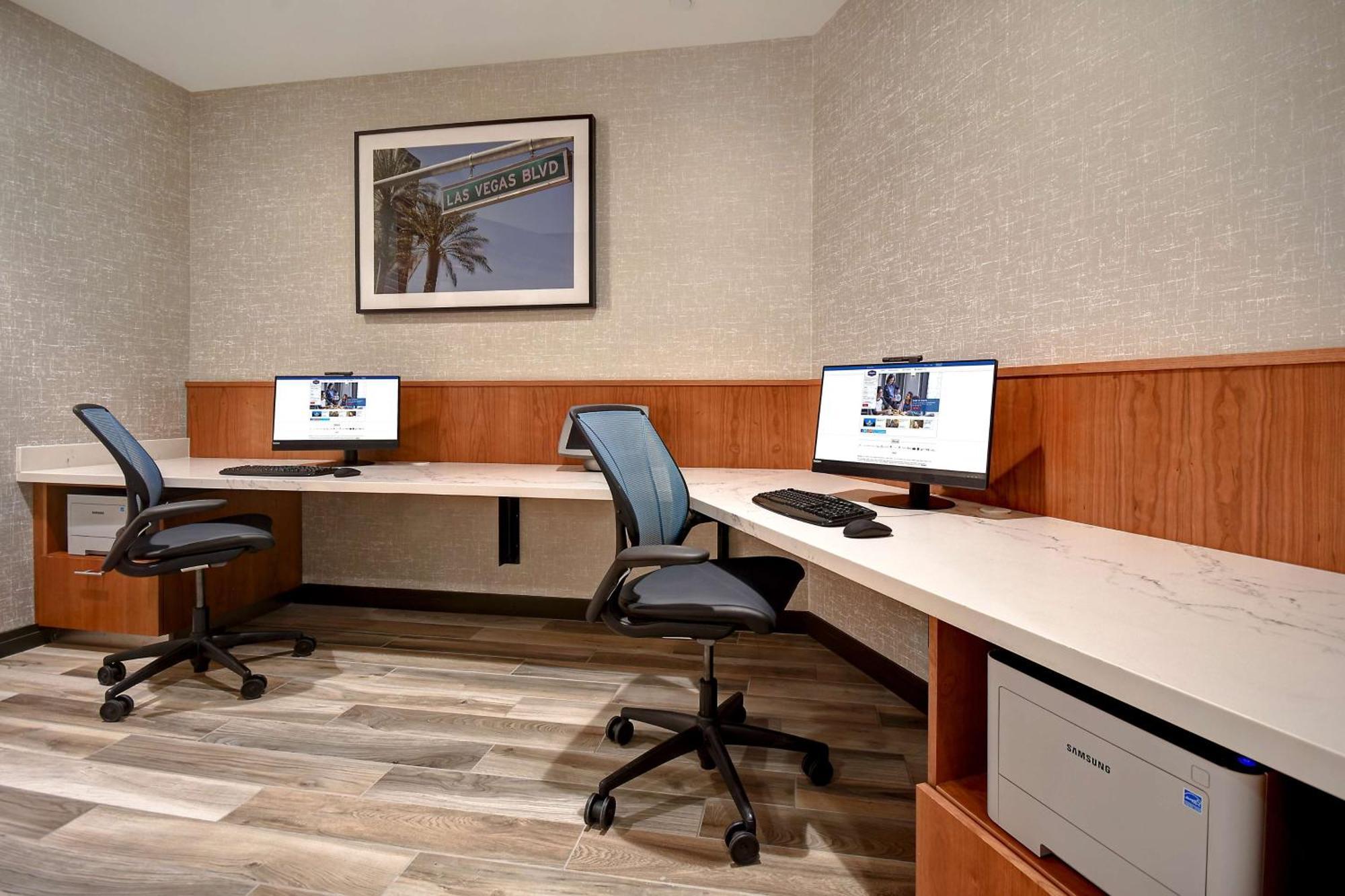 Home2 By Hilton Vegas Convention Center - No Fee Hotel 3*