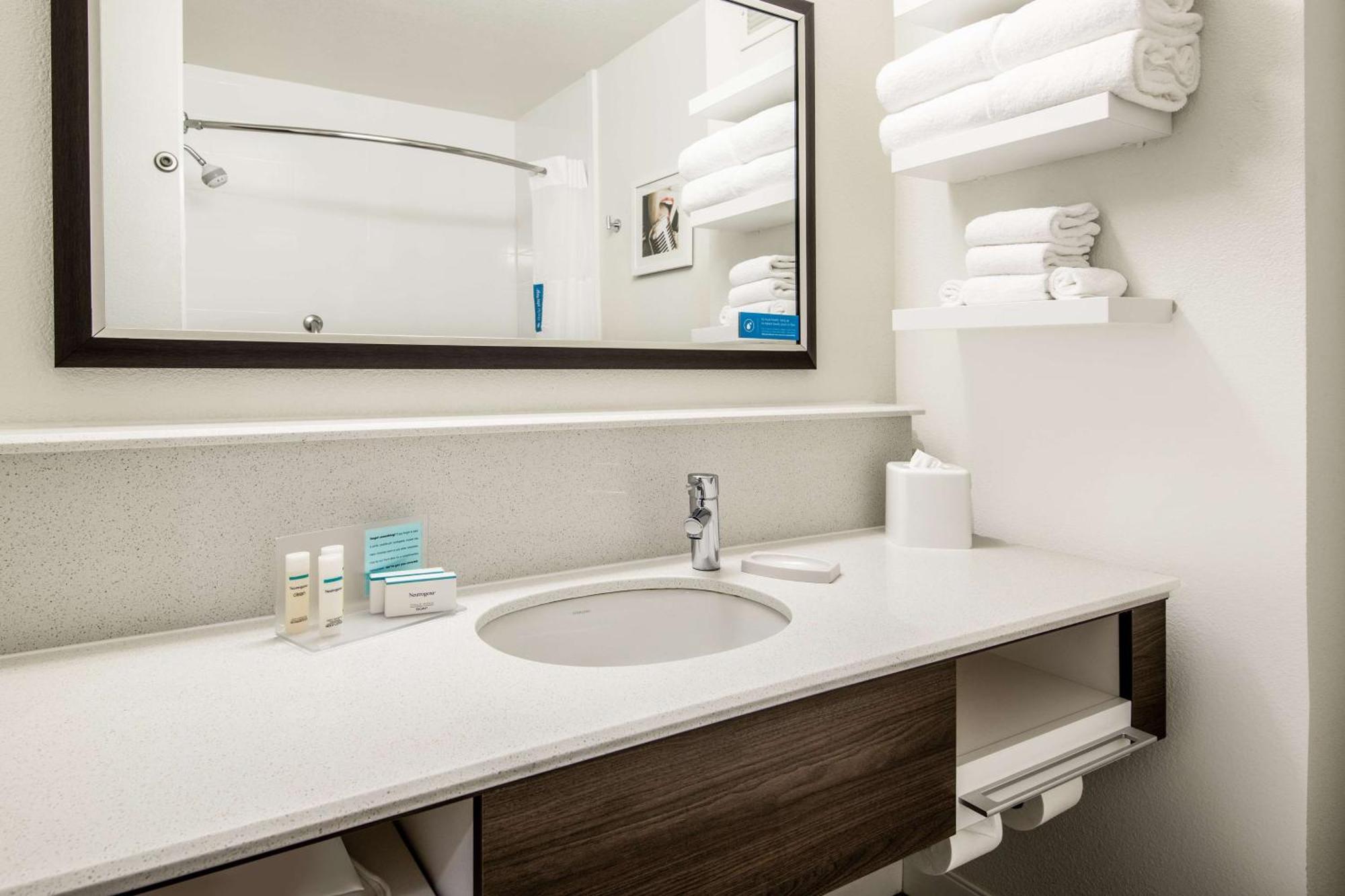 Hampton & Vegas-henderson Hotel 3*
