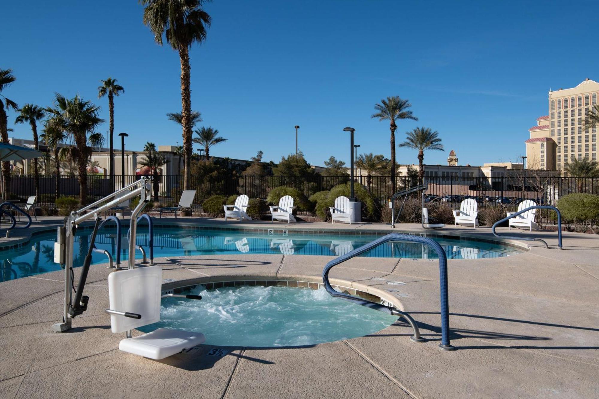 Hampton & Vegas-henderson Hotel