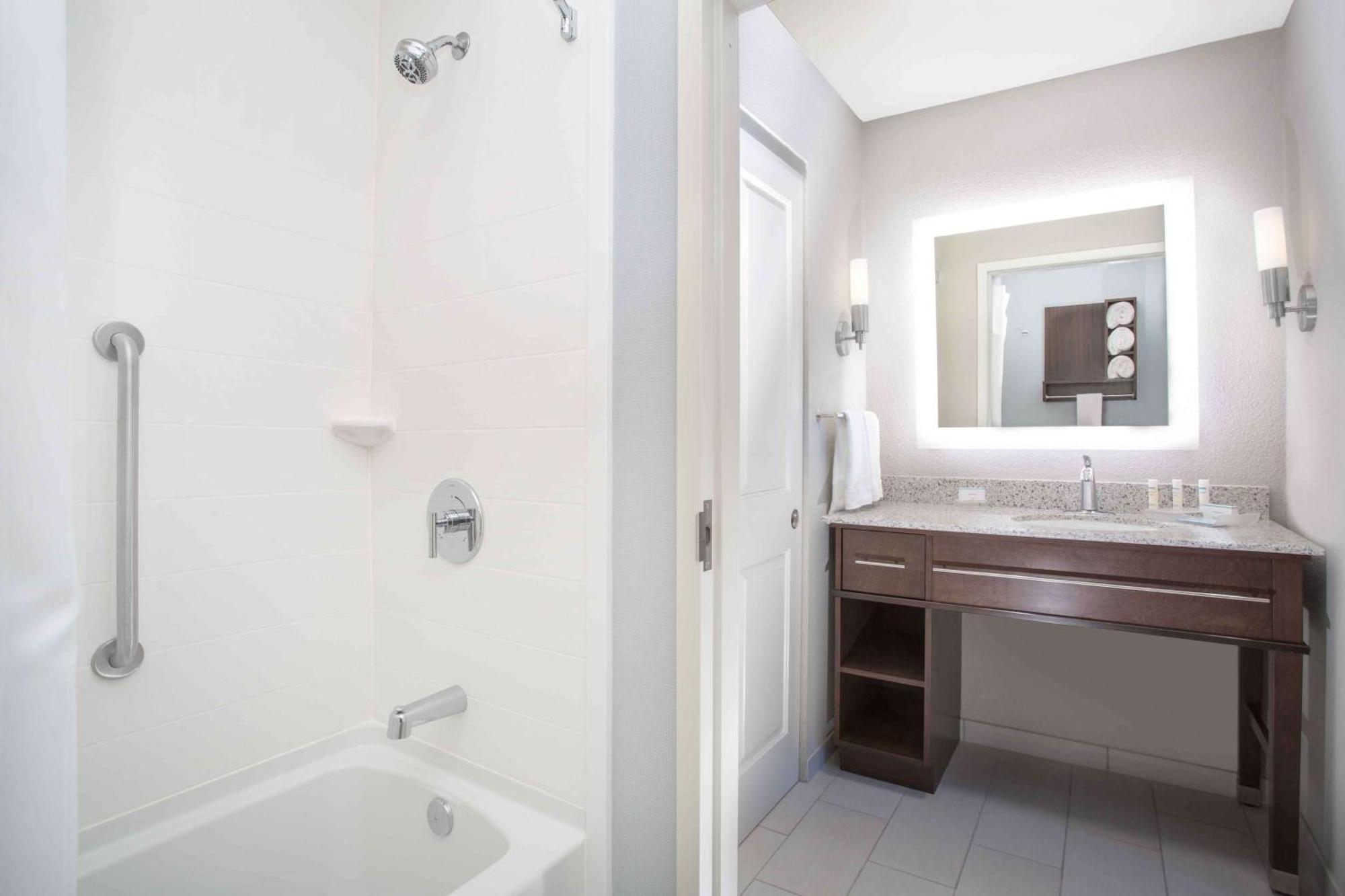 Homewood By Hilton Vegas Center 3*