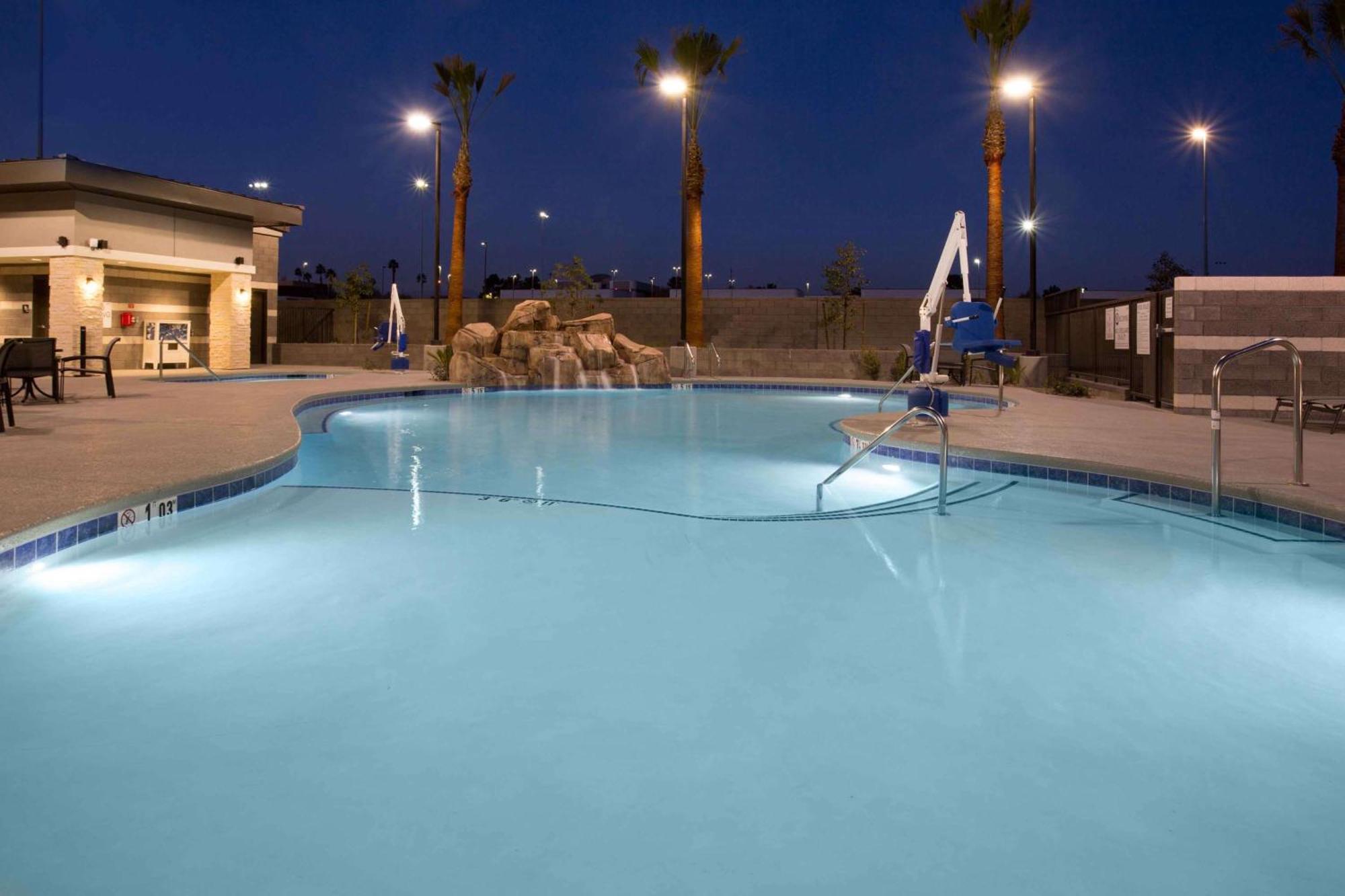 Homewood By Hilton Vegas Center Hotel