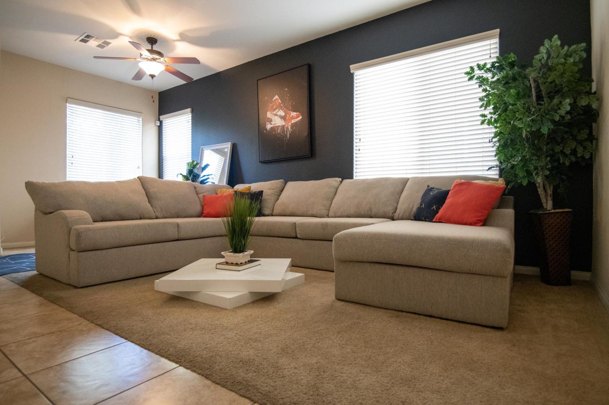 Large 3br King Moments Away From Strip Holiday home
