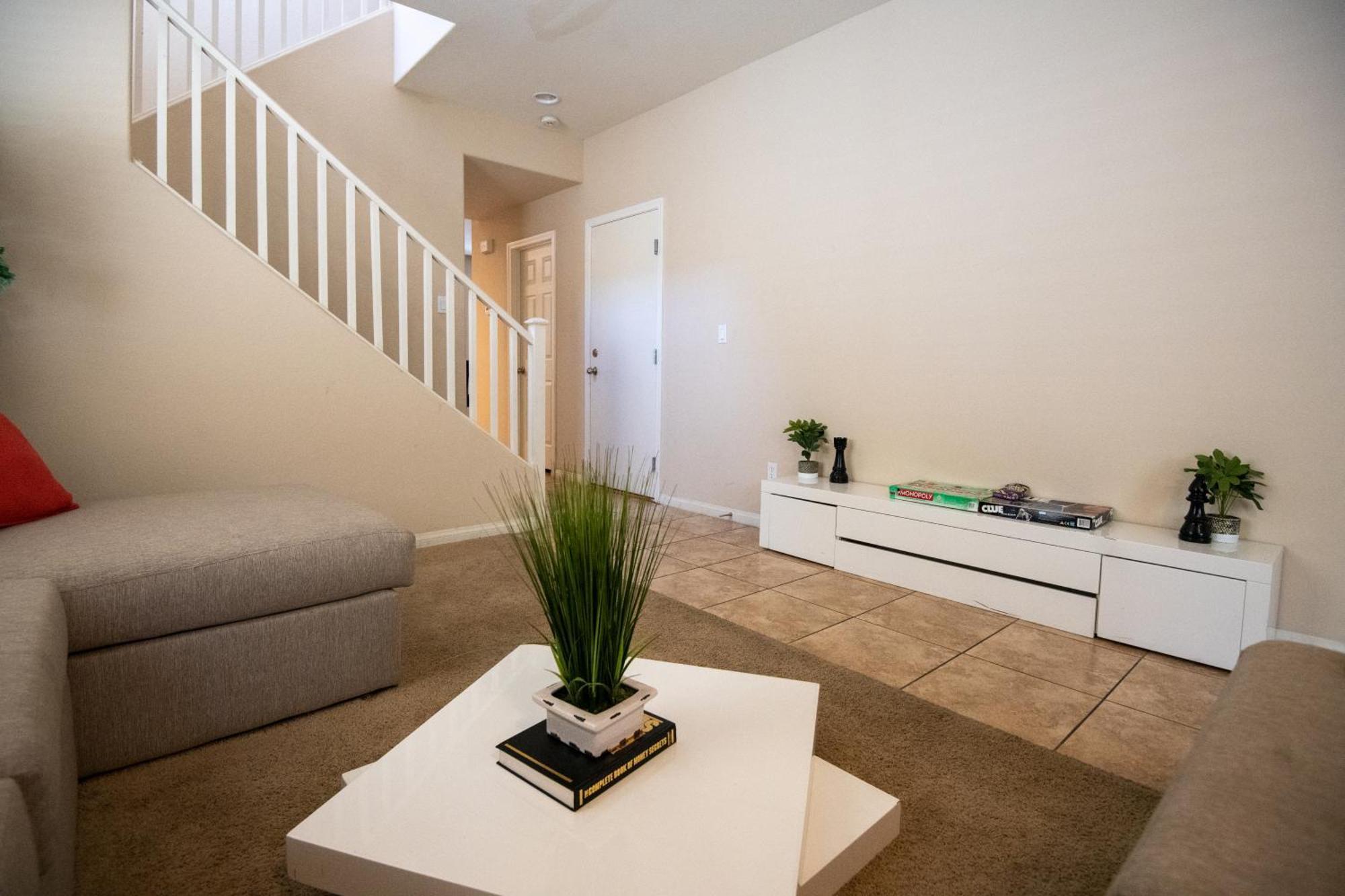Large 3br King Moments Away From Strip Holiday home *