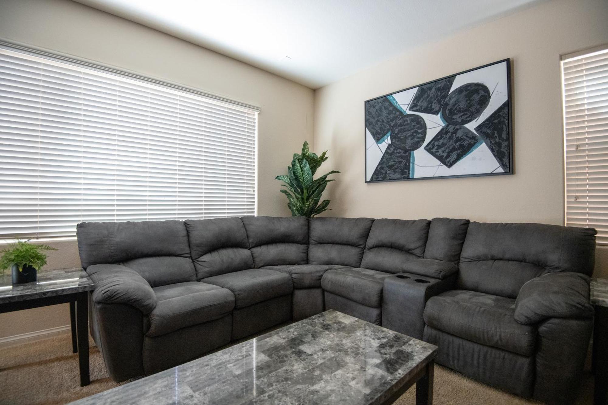 Large 3br King Moments Away From Strip Holiday home *