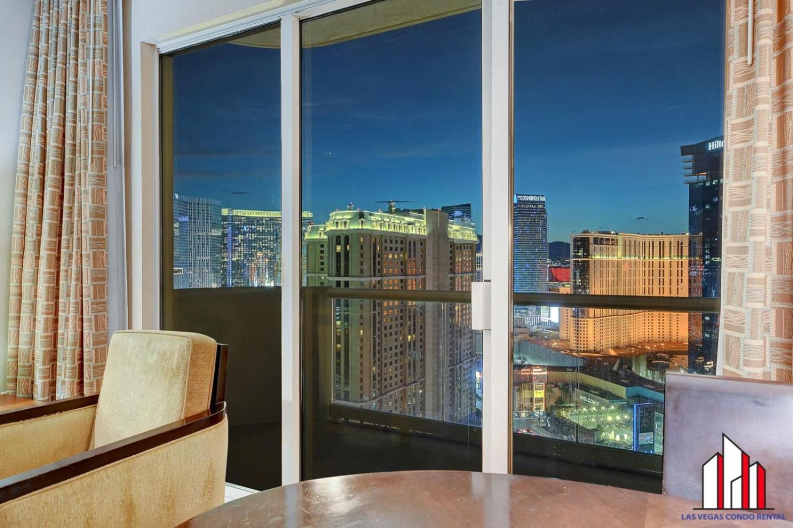 Mgm Signature-30-705 F1 Track & Strip View Balcony Ferienhaus