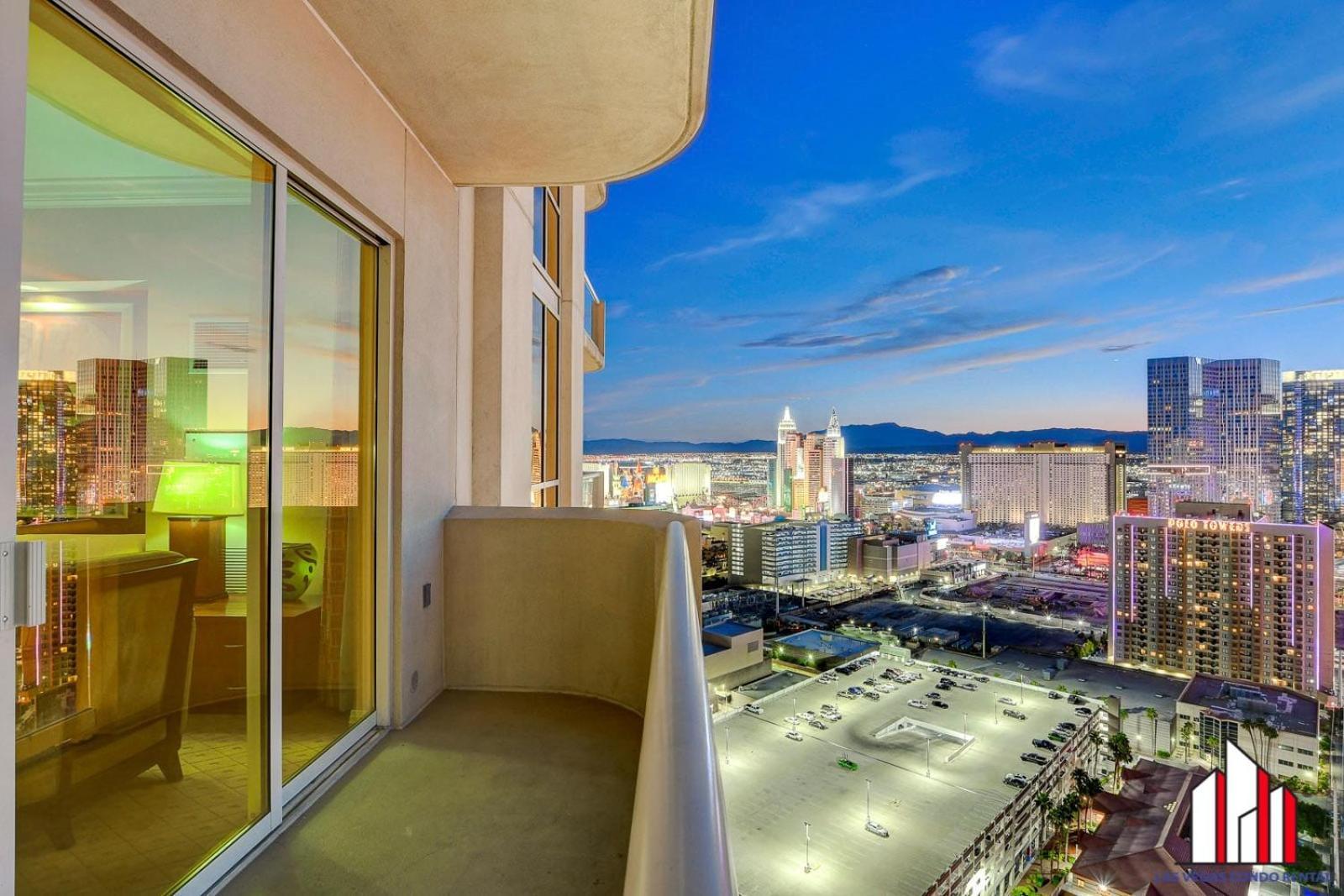 Mgm Signature-30-705 F1 Track & Strip View Balcony Ferienhaus *
