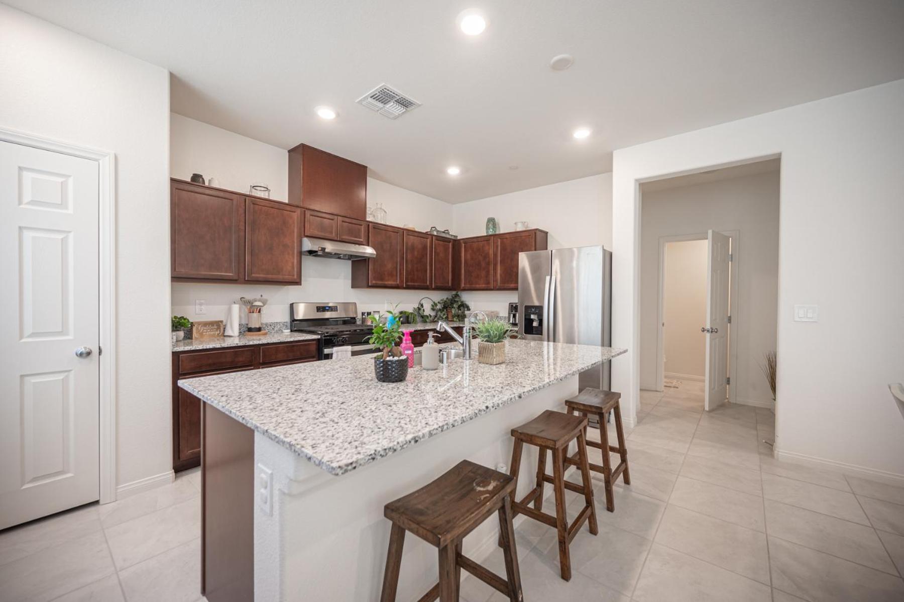Apartment Beautiful Brand New 2 Bedroom Vegas Home! Fits 12 Or More,15-20 Minutes From Lv Strip Las Vegas