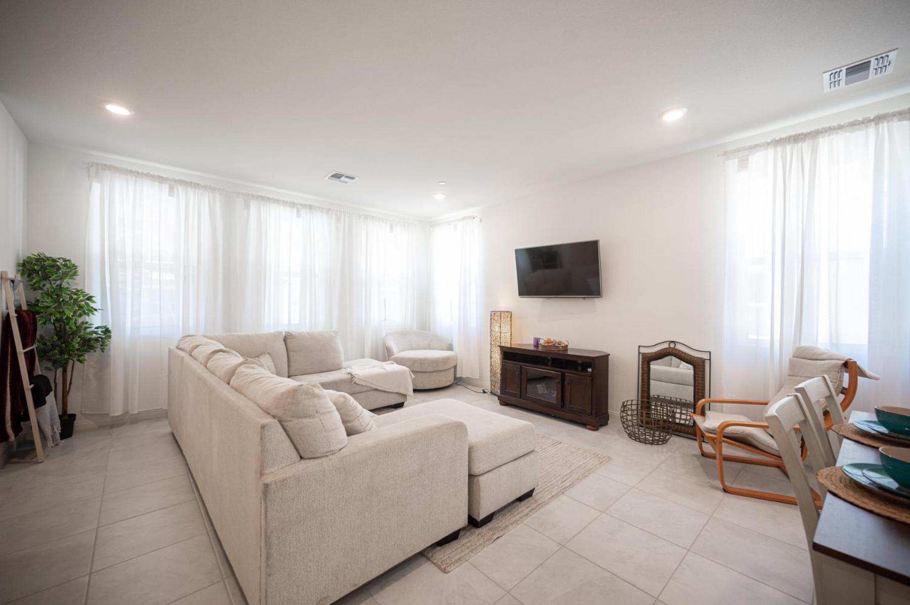 Apartment Beautiful Brand New 2 Bedroom Vegas Home! Fits 12 Or More,15-20 Minutes From Lv Strip