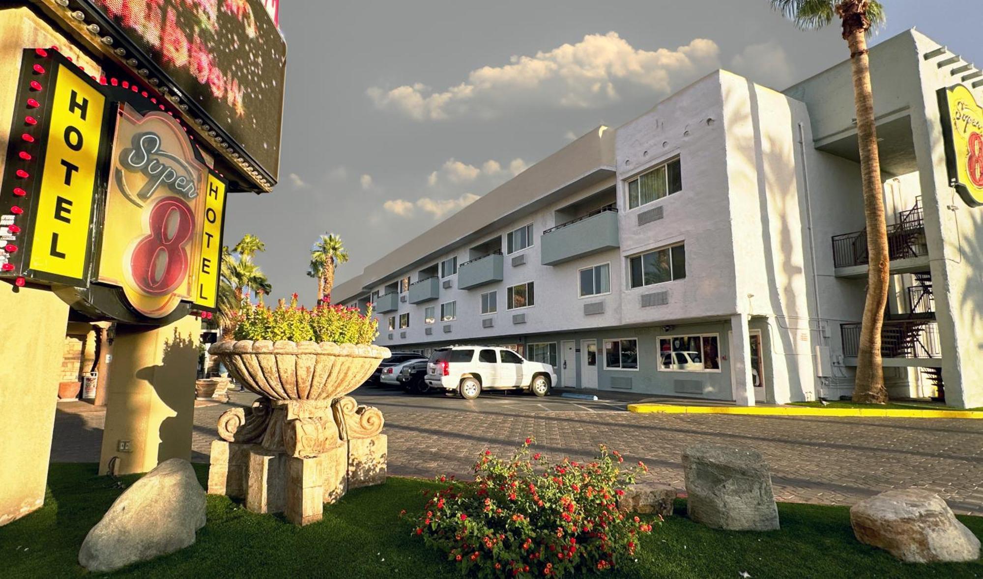 Hotel Super 8 By Wyndham Vegas North Strip/fremont St. Area Las Vegas