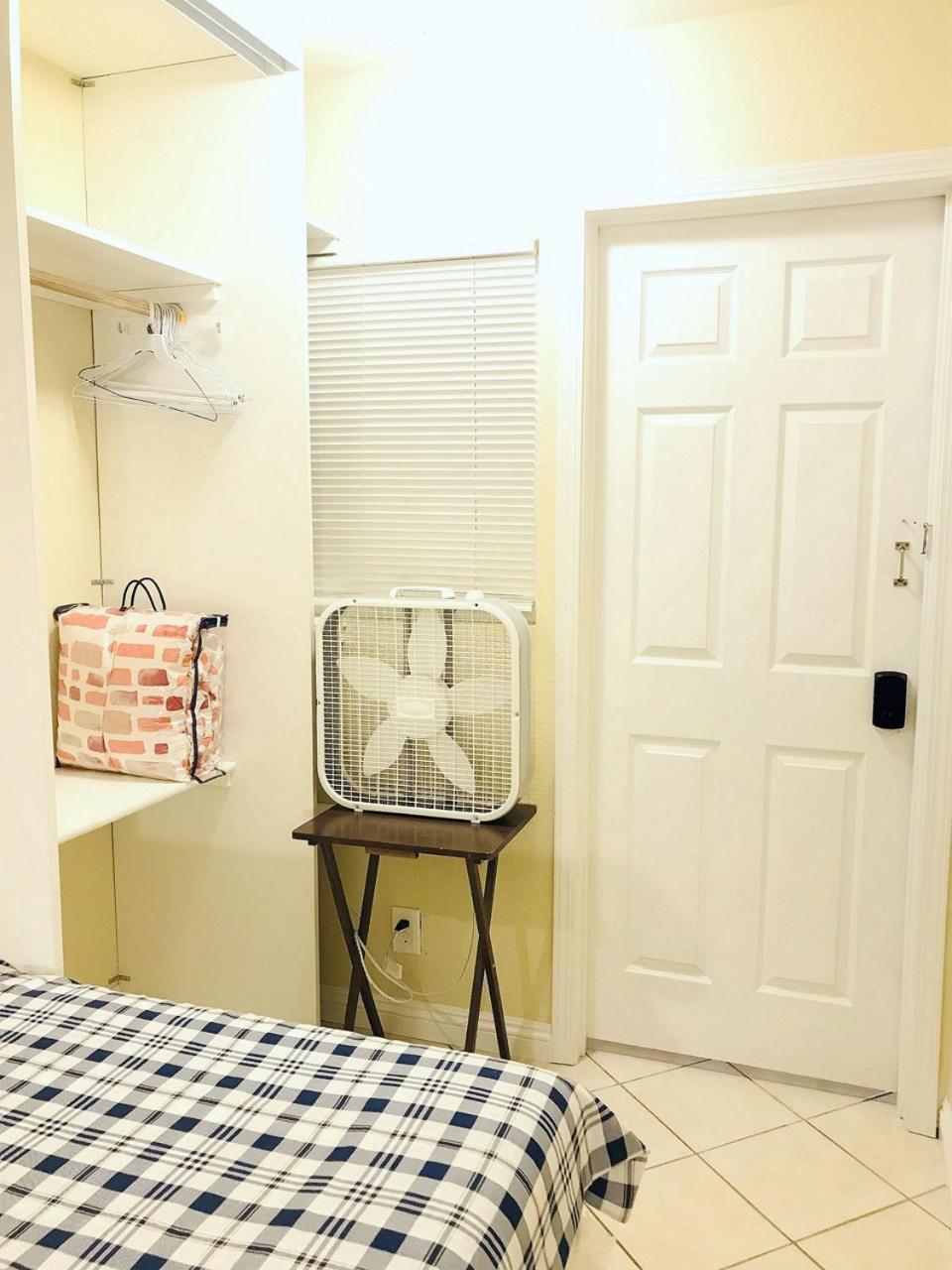 Homestay New Bedroom Queen Size Bed At Vegas For Rent-2