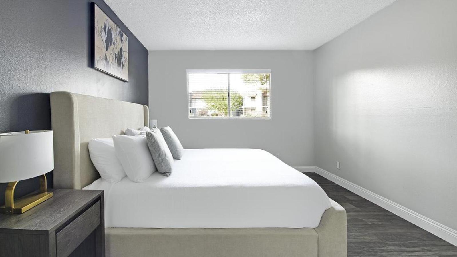 Landing Modern With Amazing Amenities Apartment