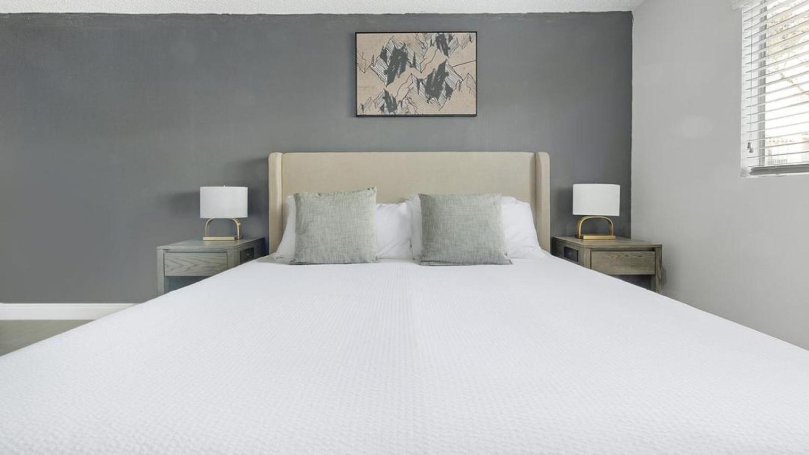 Landing Modern With Amazing Amenities Apartment *