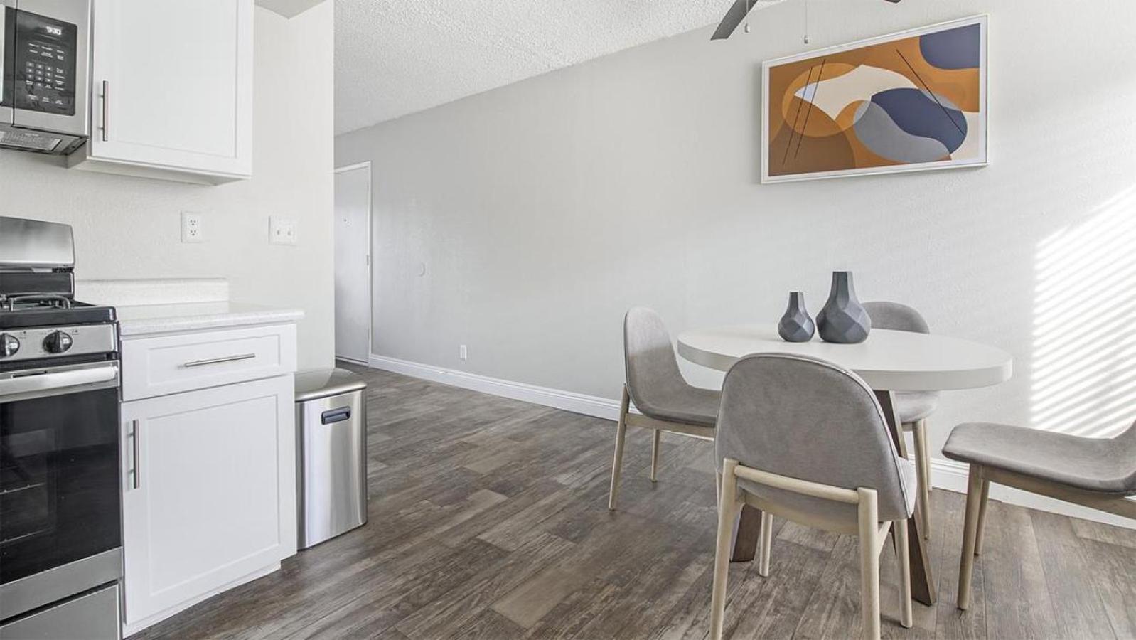 Landing Modern With Amazing Amenities Apartment Las Vegas