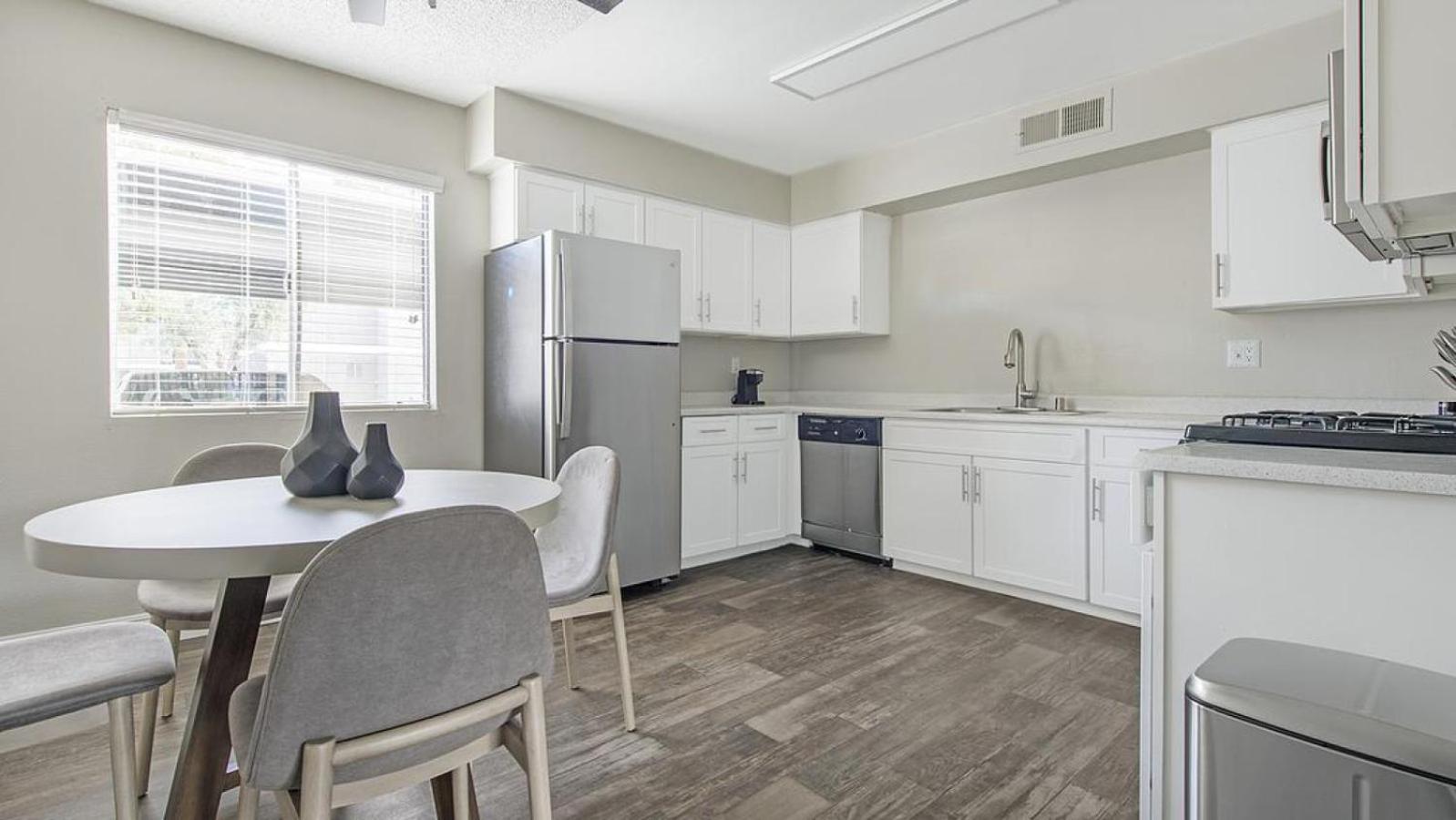 Landing Modern With Amazing Amenities