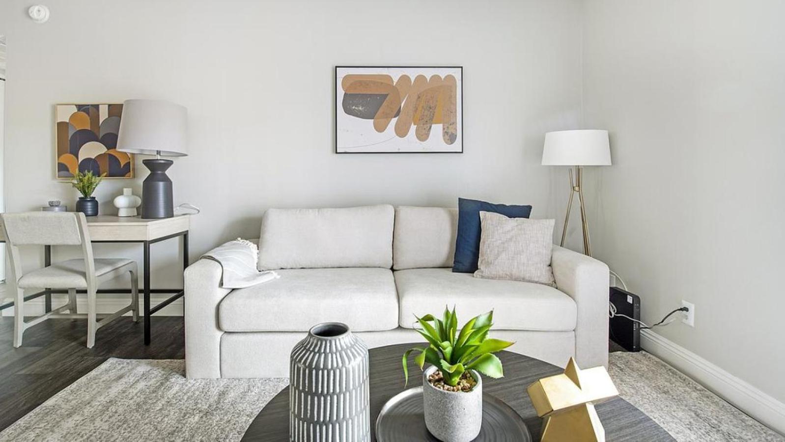 Landing Modern With Amazing Amenities Apartment *