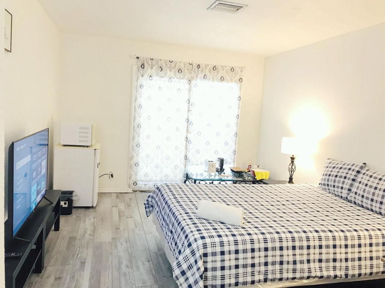 Super Bedroom With Private Bathroom 5 *
