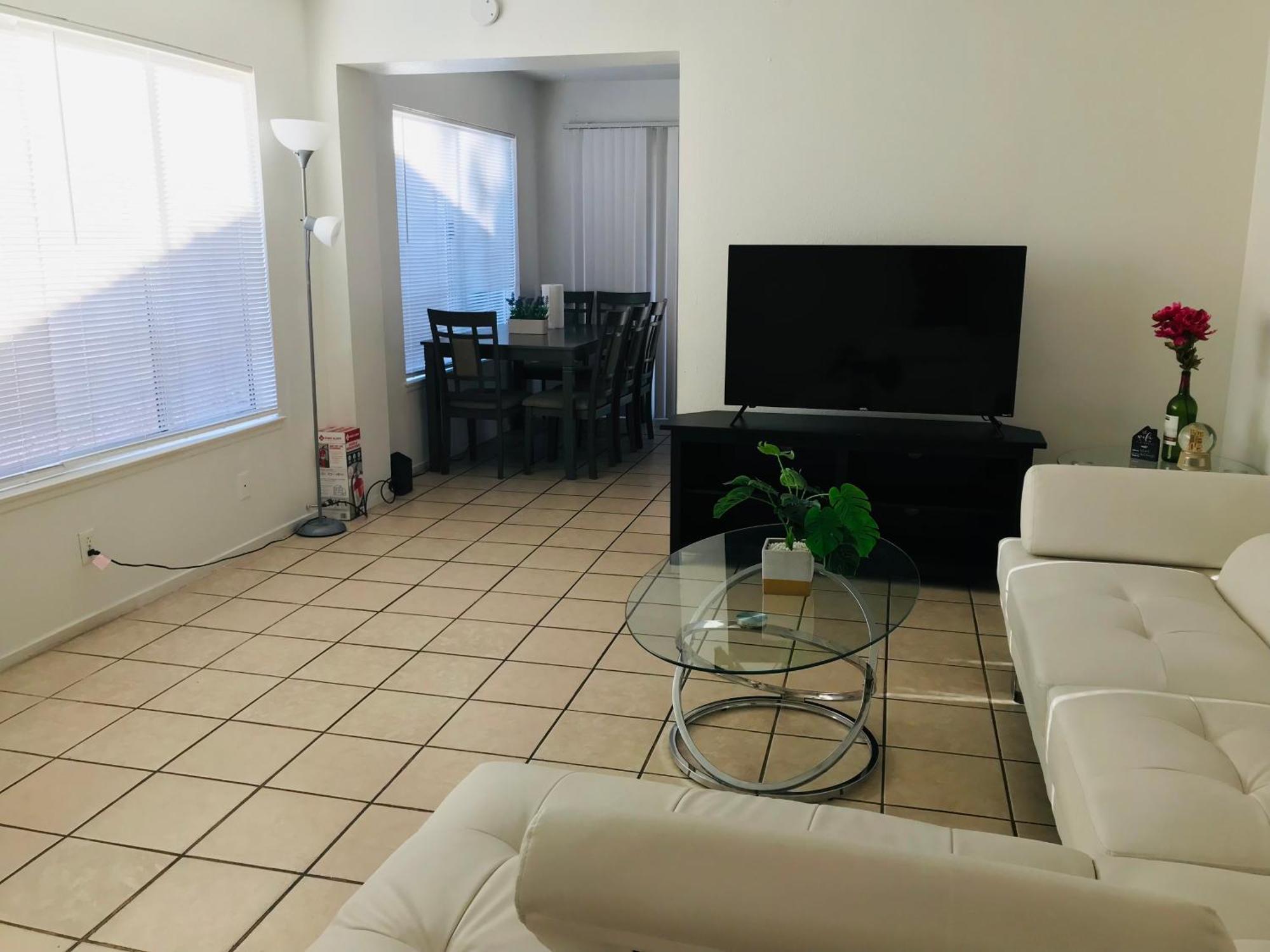 Homestay Super 1 Bedroom, Share Bathroom, Kitchen -1 *