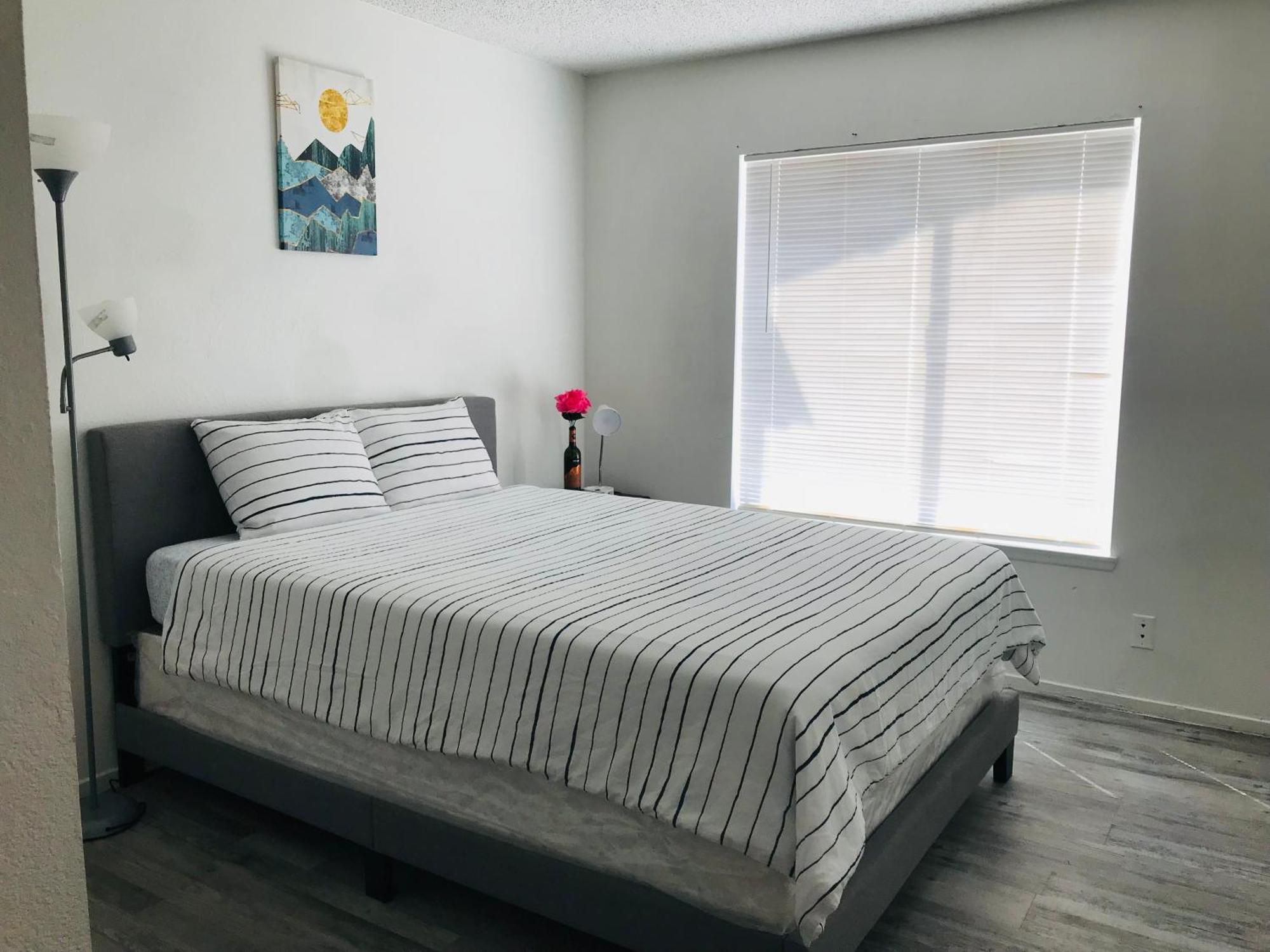 Super 1 Bedroom, Share Bathroom, Kitchen -1