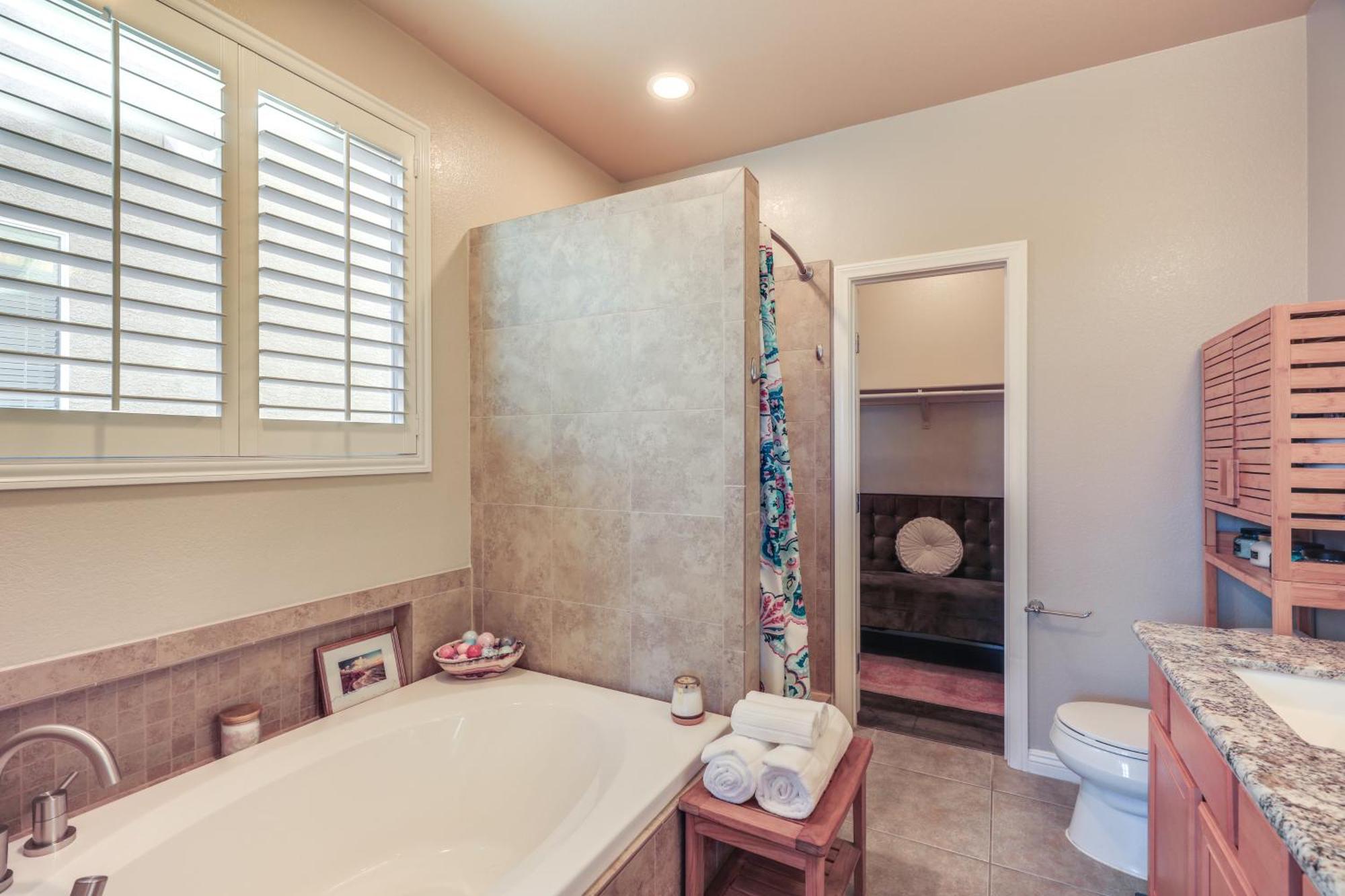 Charming Henderson 6 Mi To Vegas! Las Vegas
