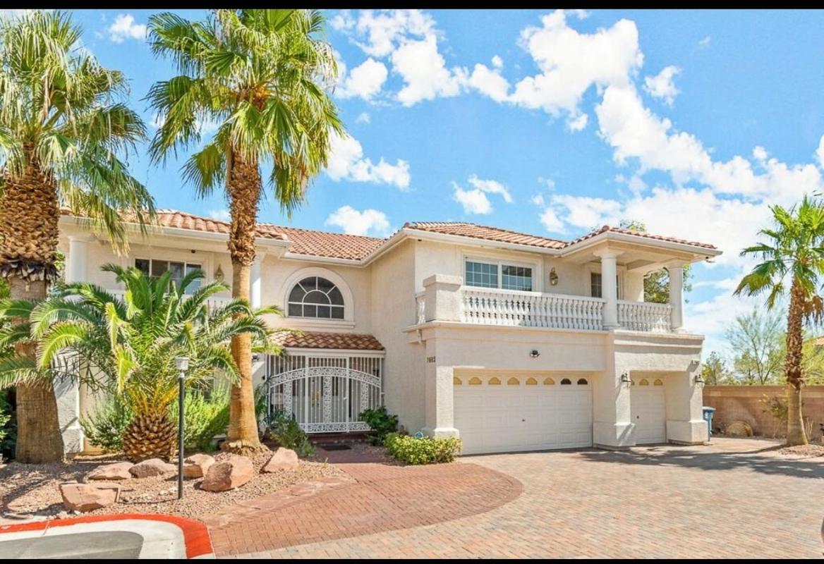 Mansion That Has It Villa *