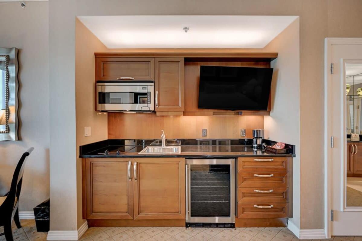 Holiday home Mgm Signature-29-705 F1 Track & Strip View Balcony *