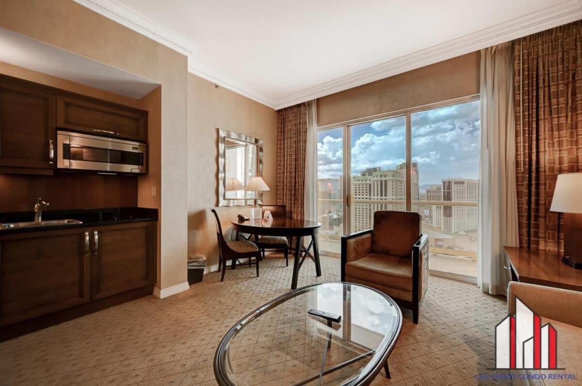 Mgm Signature-29-617 F1 Track & Strip View Balcony Ferienhaus