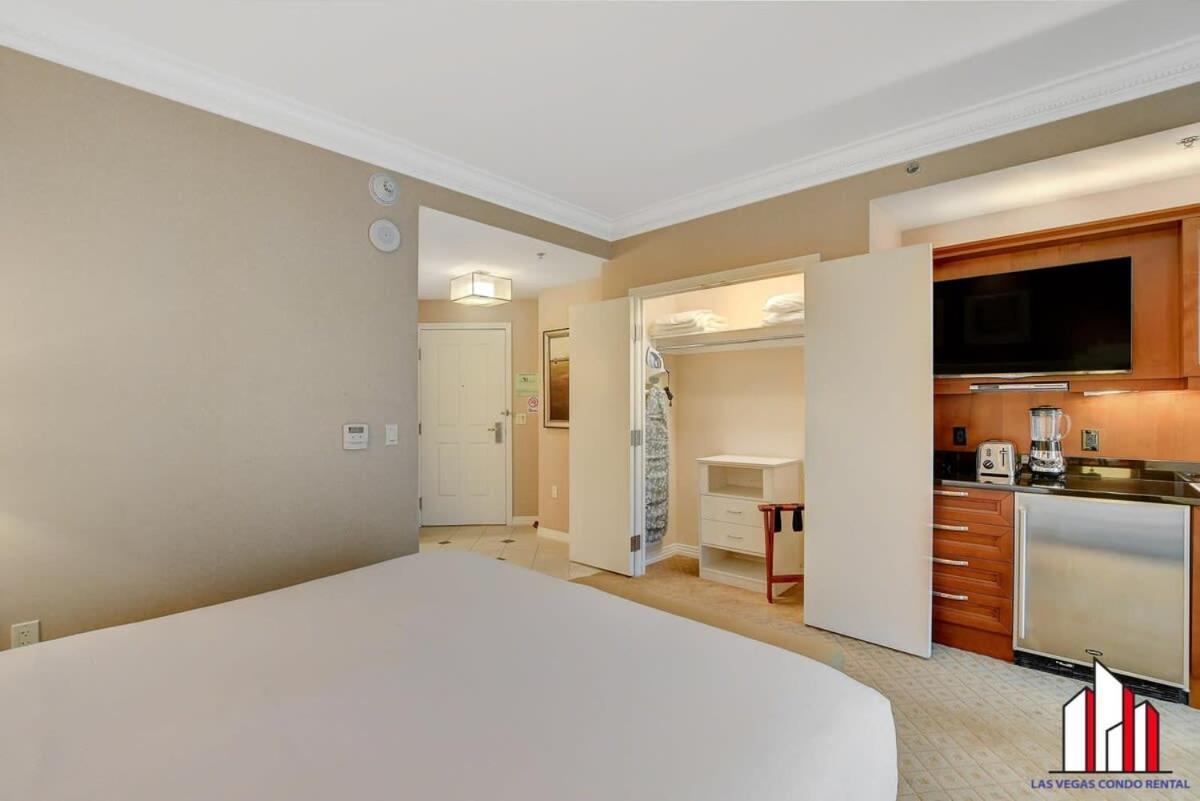 Signature 2br3ba Balcony Combo Units 18-701 And 03
