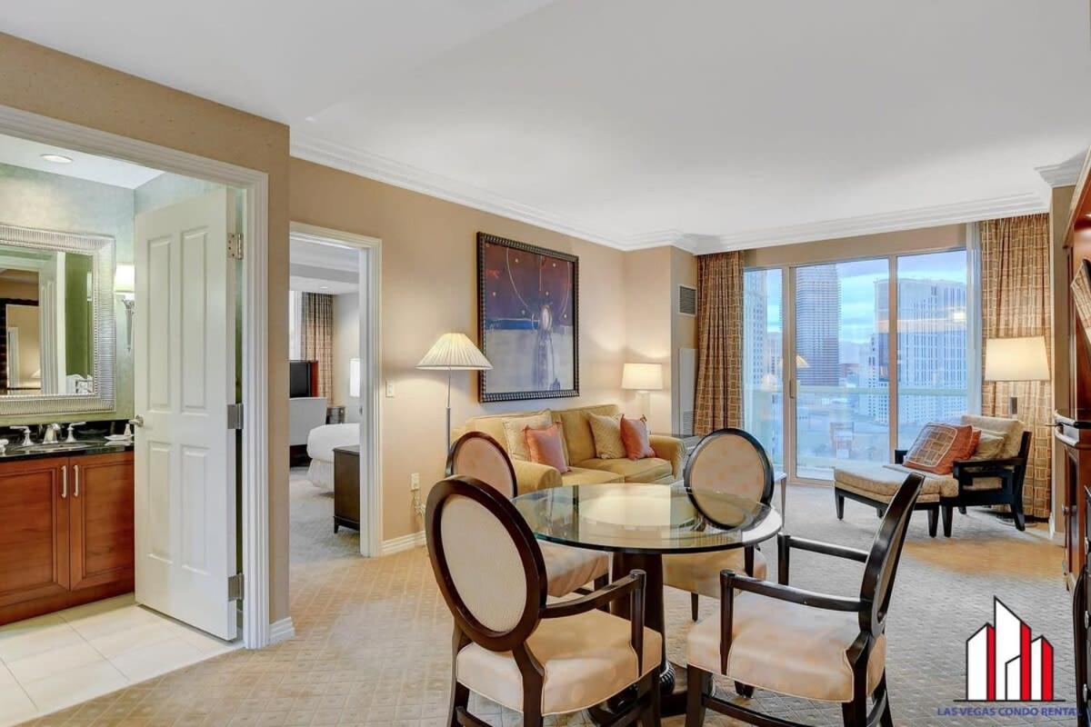 Signature 2br3ba Balcony Combo Units 18-701 And 03 Holiday home Las Vegas