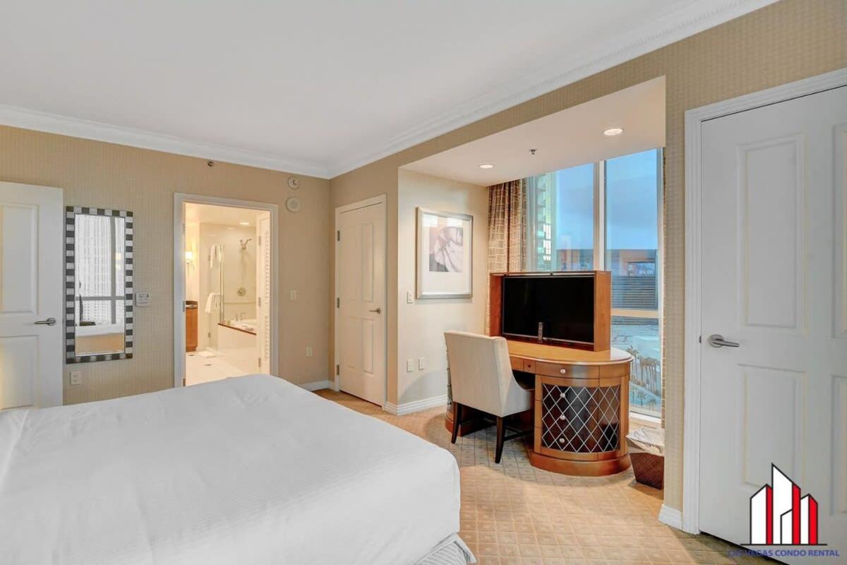 Signature 2br3ba Balcony Combo Units 18-701 And 03 Las Vegas