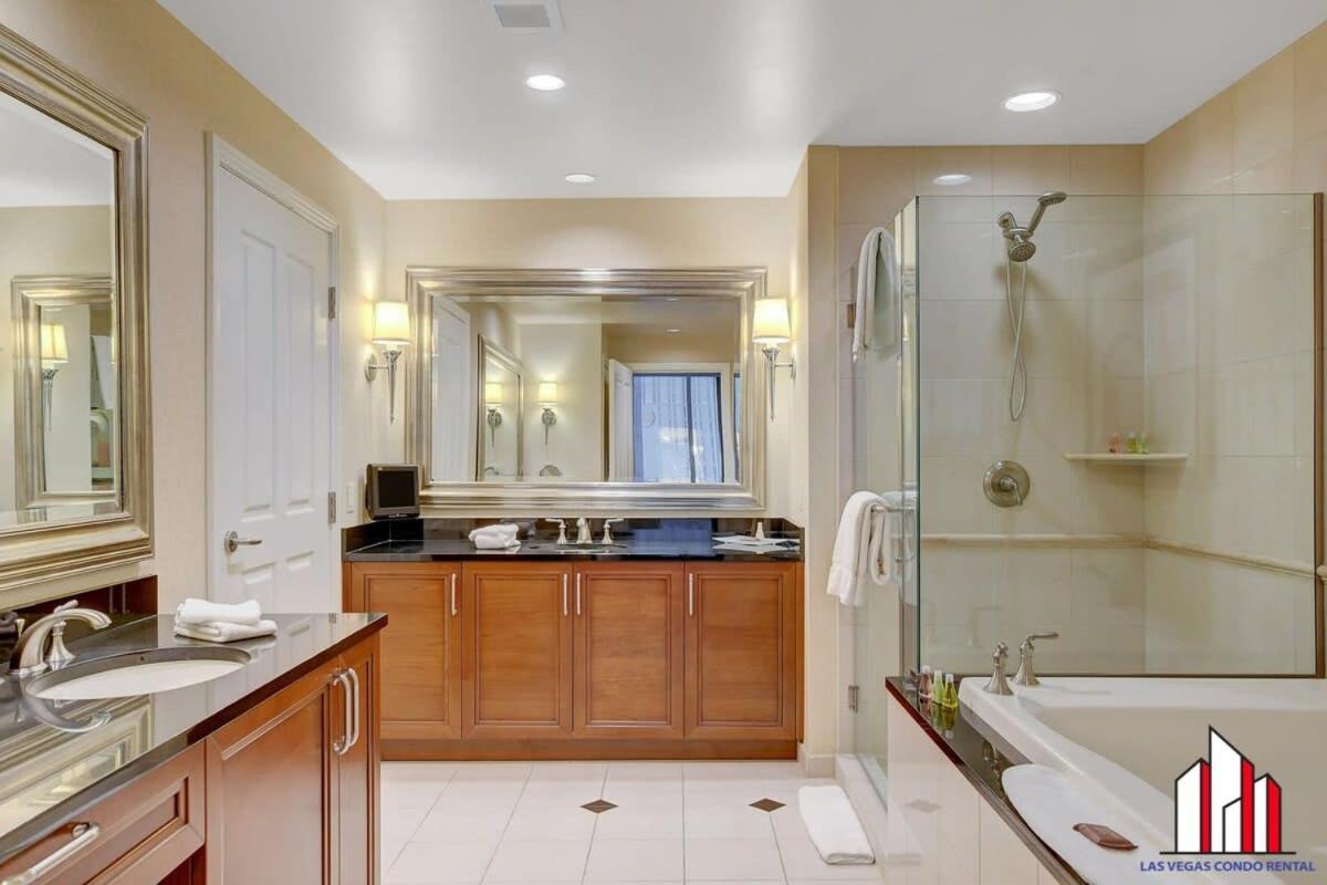 Signature 2br3ba Balcony Combo Units 18-701 And 03 *