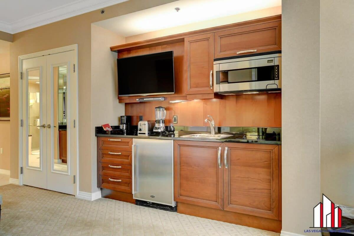 Signature 2br3ba Balcony Combo Units 18-701 And 03 Holiday home *