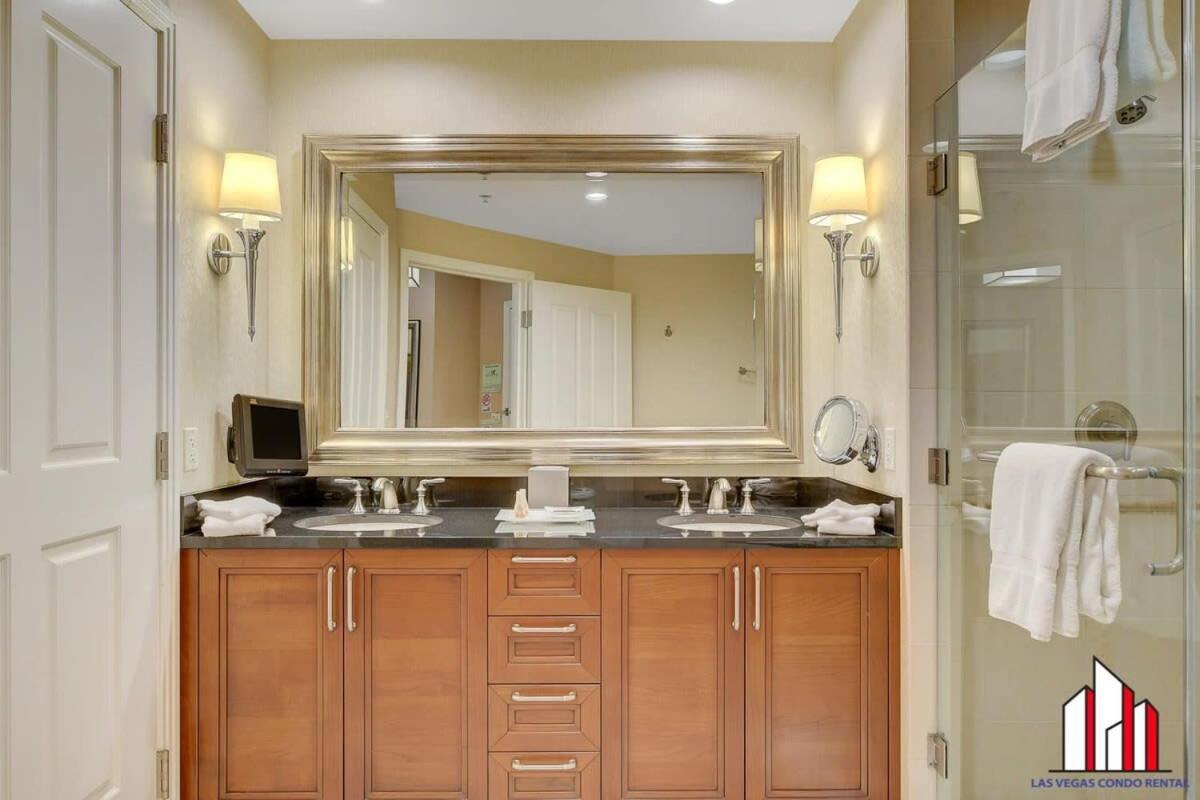 Holiday home Signature 2br3ba Balcony Combo Units 18-701 And 03 Las Vegas