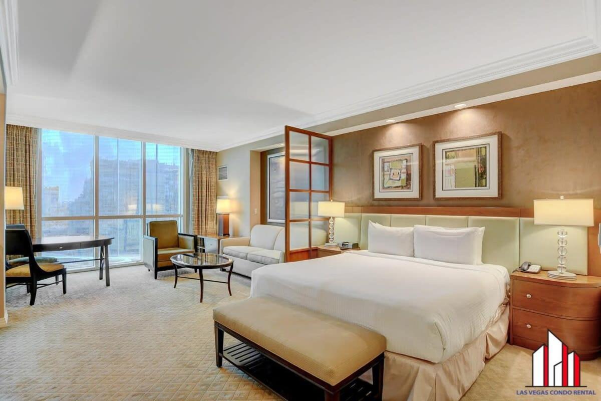 Signature 2br3ba Balcony Combo Units 18-701 And 03 Holiday home Las Vegas