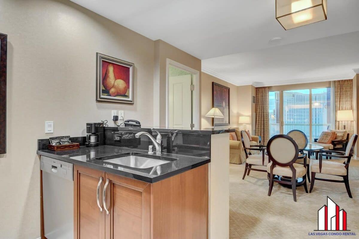 Holiday home Signature 2br3ba Balcony Combo Units 18-701 And 03 Las Vegas